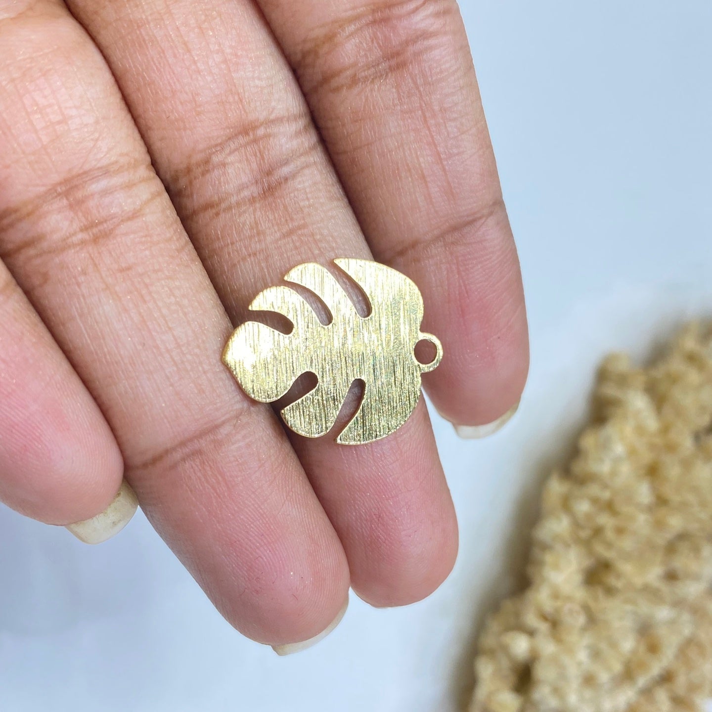SS 321 Textured monstera charm ( 1 pc )