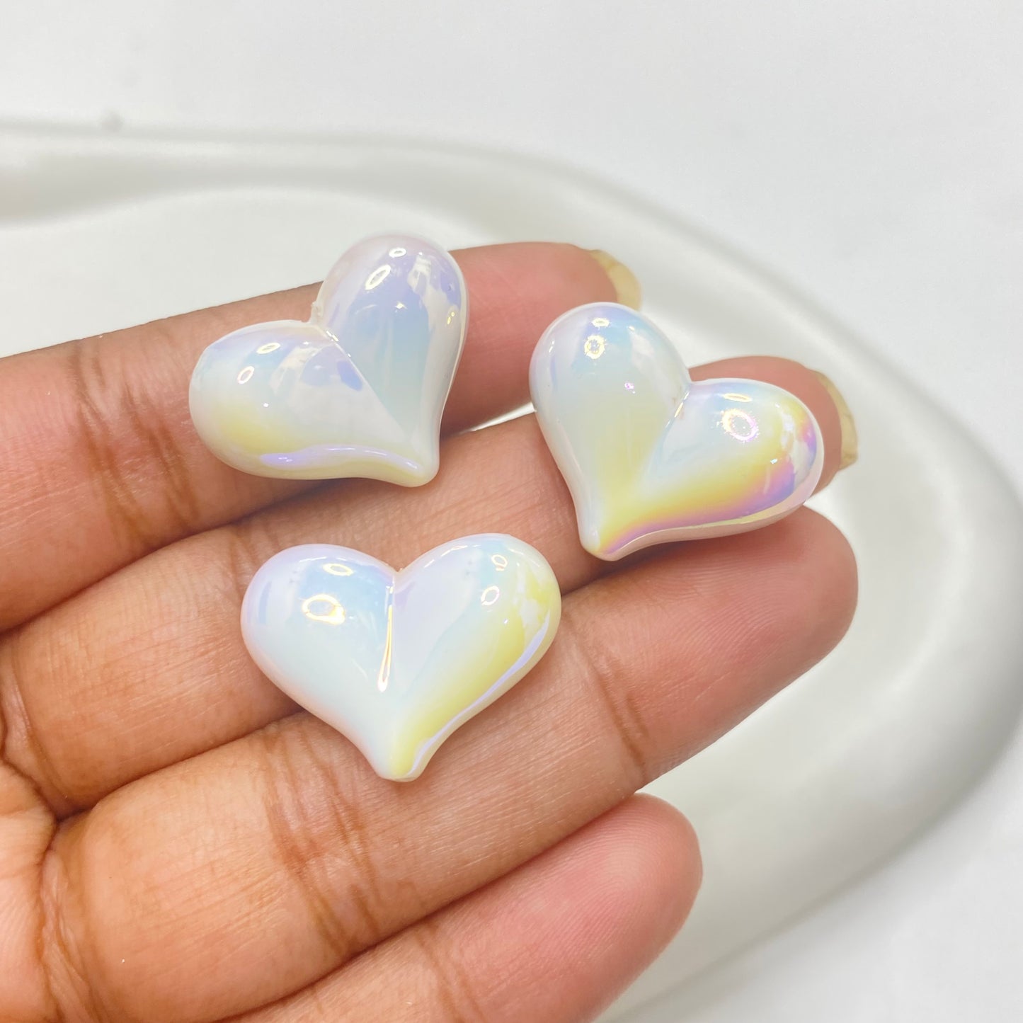 BBB 141 (A) white shiny irrediscent heart Acrylic bead (1PC)