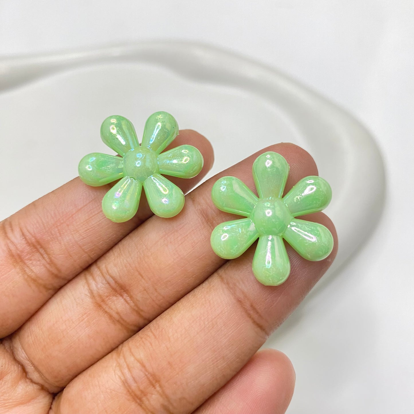 BBB 122 (D) Uv plated shiny irrediscent Acrylic flower bead (1PC)