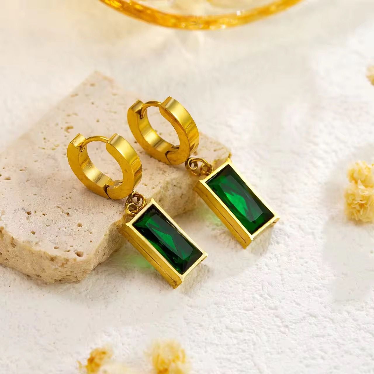 SJ 521 Emerald zircon huggie earrings - 18k Gold PVD plated stainless steel - Anti tarnish