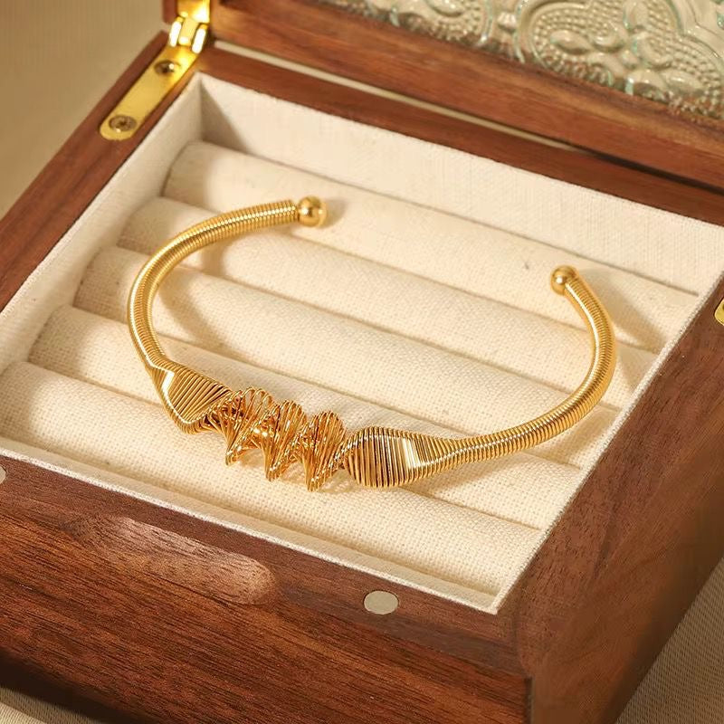 SJ 838 Unisex Spring Line Bracelet - 18k Gold PVD plated stainless steel - Anti tarnish