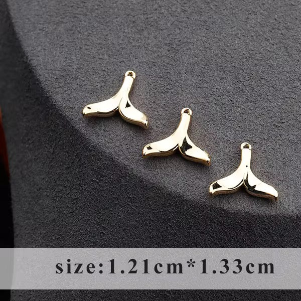 CZ 2368 Whale fin charm 18k gold plated ( 1 pc ) - anti tarnish