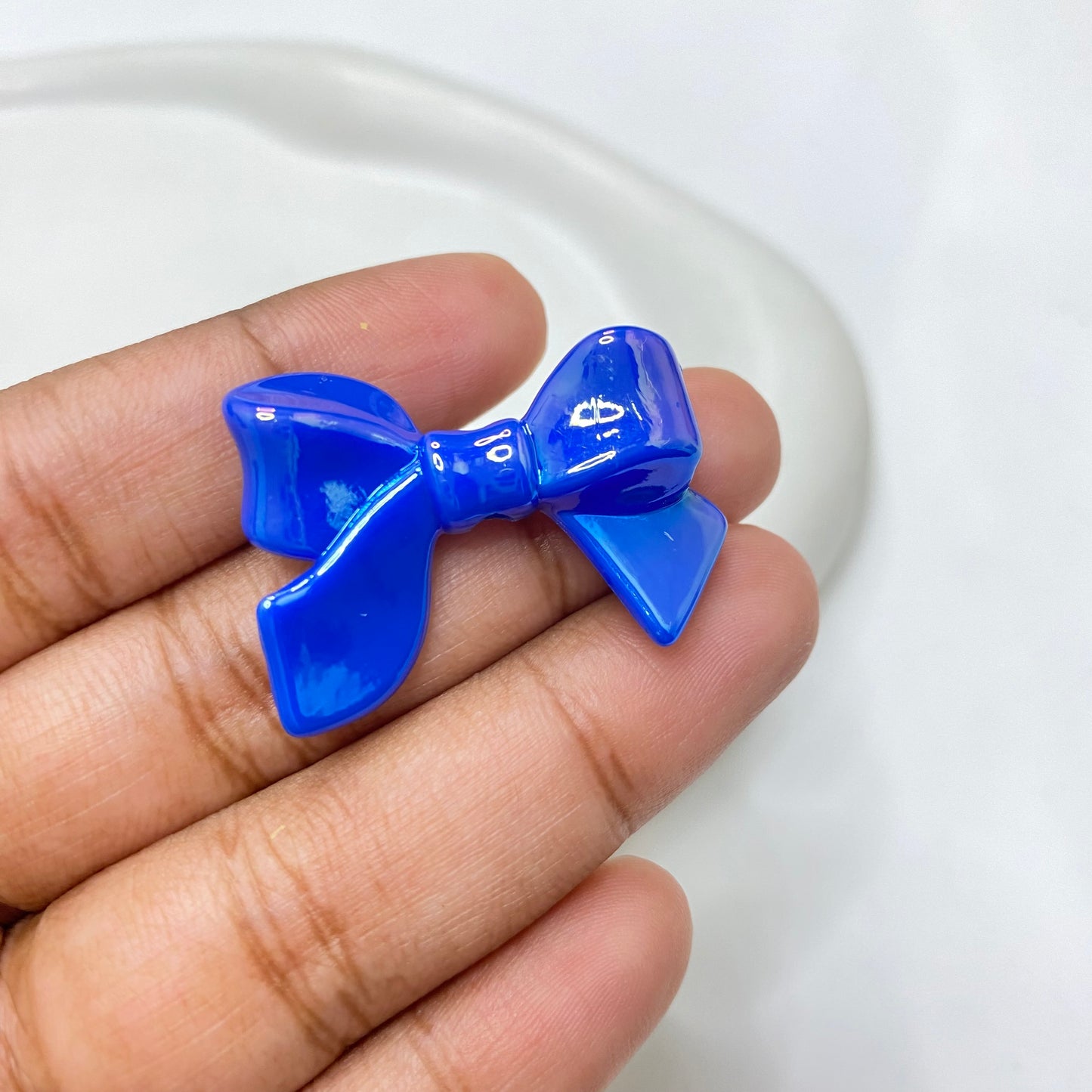 BBB 124 (C) Bow uv plated shiny irrediscent Acrylic bead (1PC)