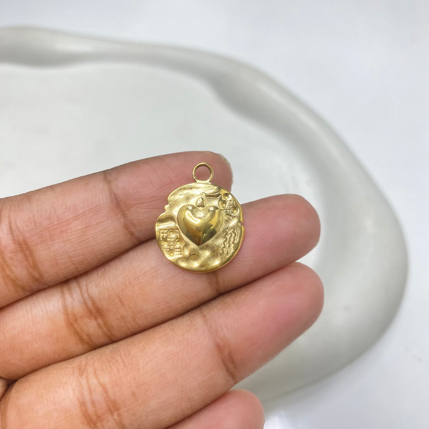 SS 2170 heart round Stainless steel charm ( 1 pc ) Anti tarnish