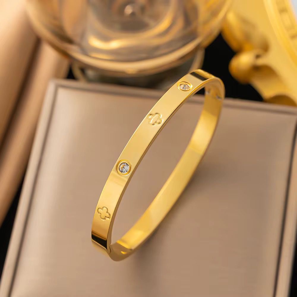 SJ 925 Clover Embedded Bangle Bracelet - 18k Gold - 18k Gold PVD plated stainless steel - Anti tarnish