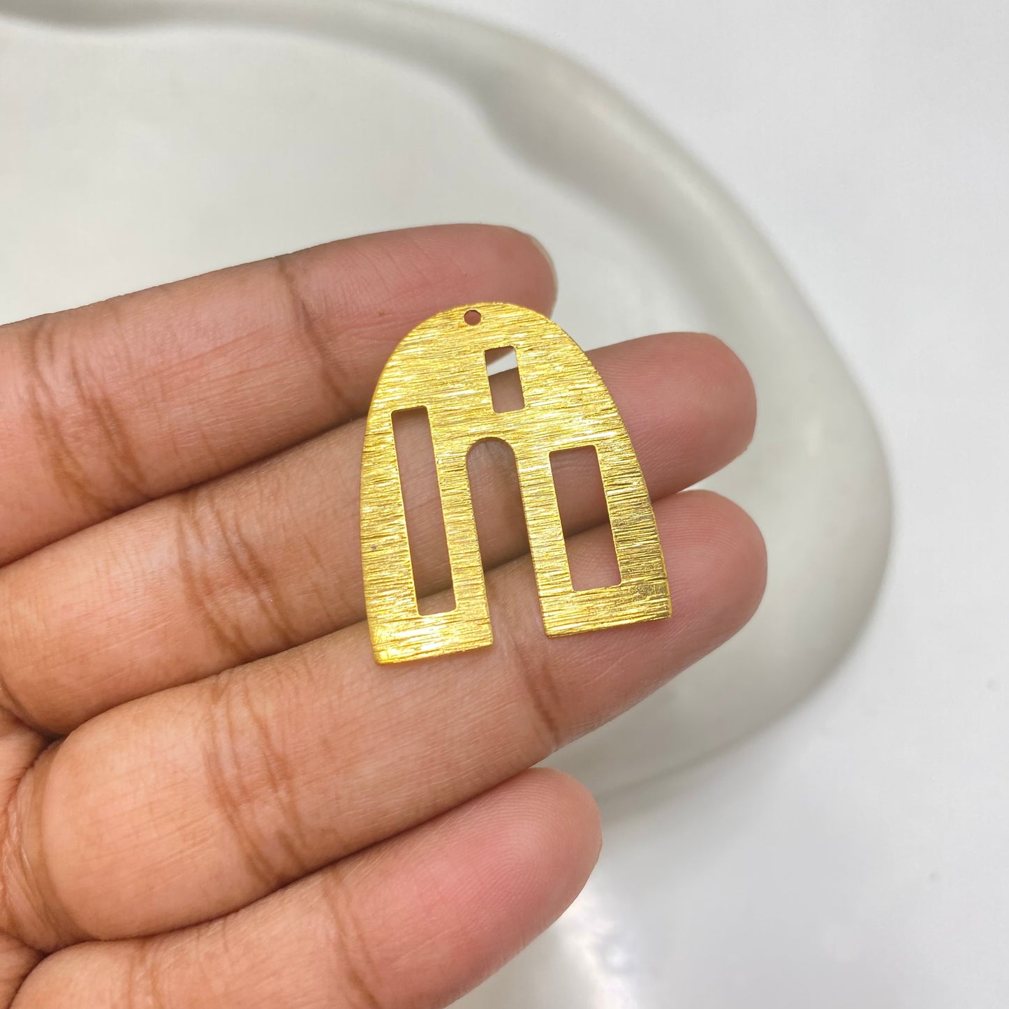 B 2187 U shape charm ( 1 pc )