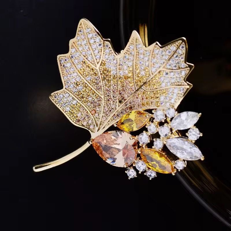 BR 20 retro maple leaf zircon brooch (1PC) anti resistant