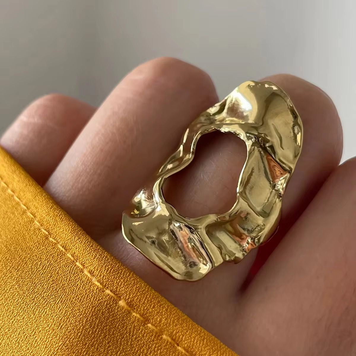 SJ 498 - wavy oval ring adjustable - premium collection - 18k Gold PVD plated stainless steel - Anti tarnish