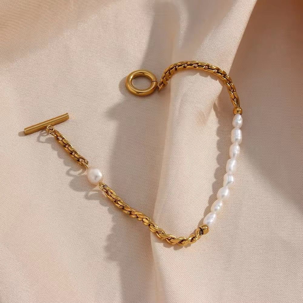 SJ 211 baroque pearl bracelet
-18k gold plated stainless steel - Anti tarnish - Wholesale