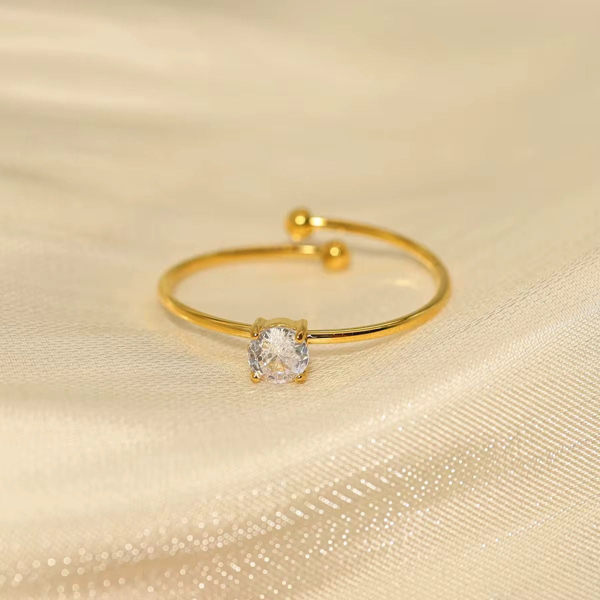 SJ 718 Diamond Minimalistic Ring Adjustable - 18k Gold PVD plated stainless steel - Anti tarnish