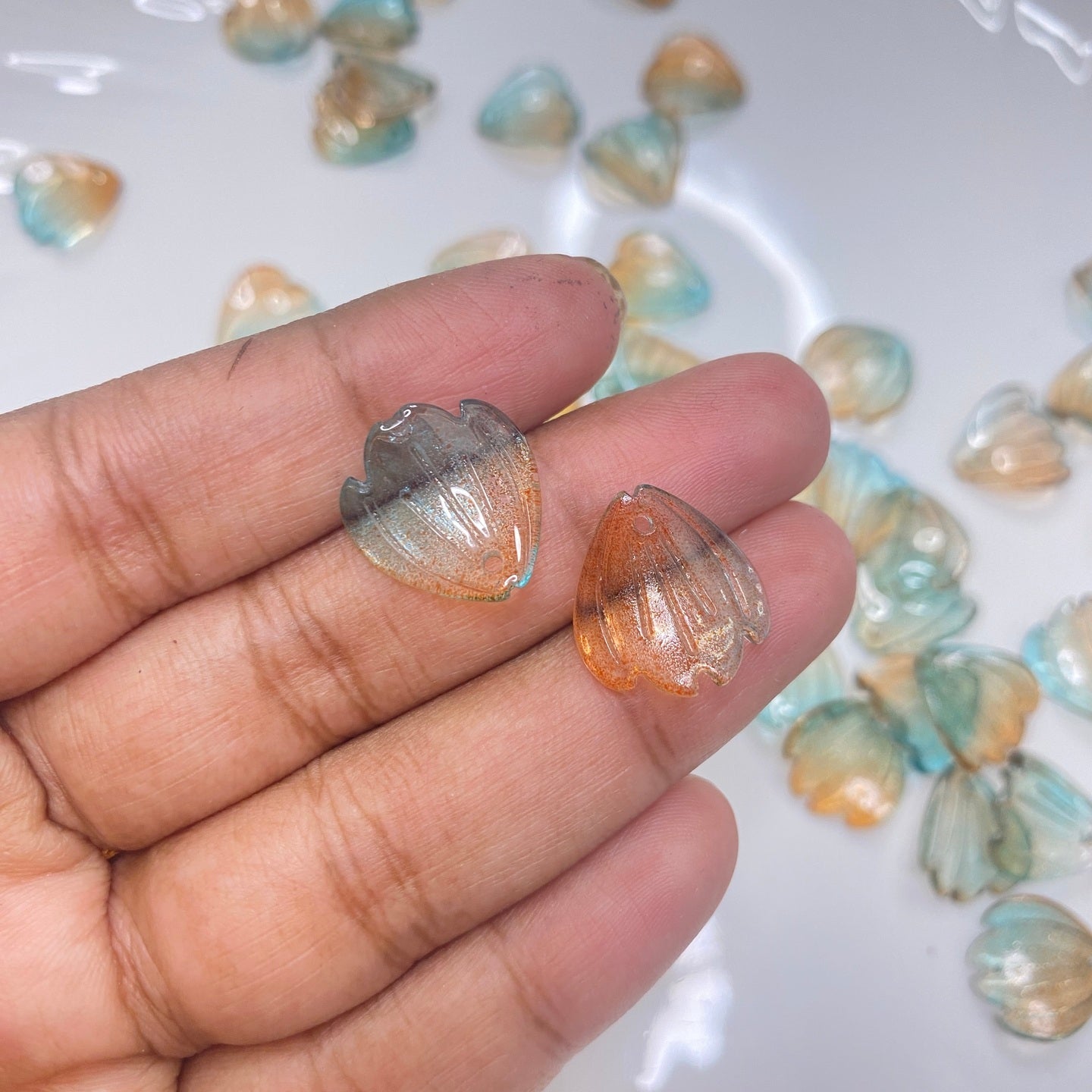 GB584 two tone petal glass bead