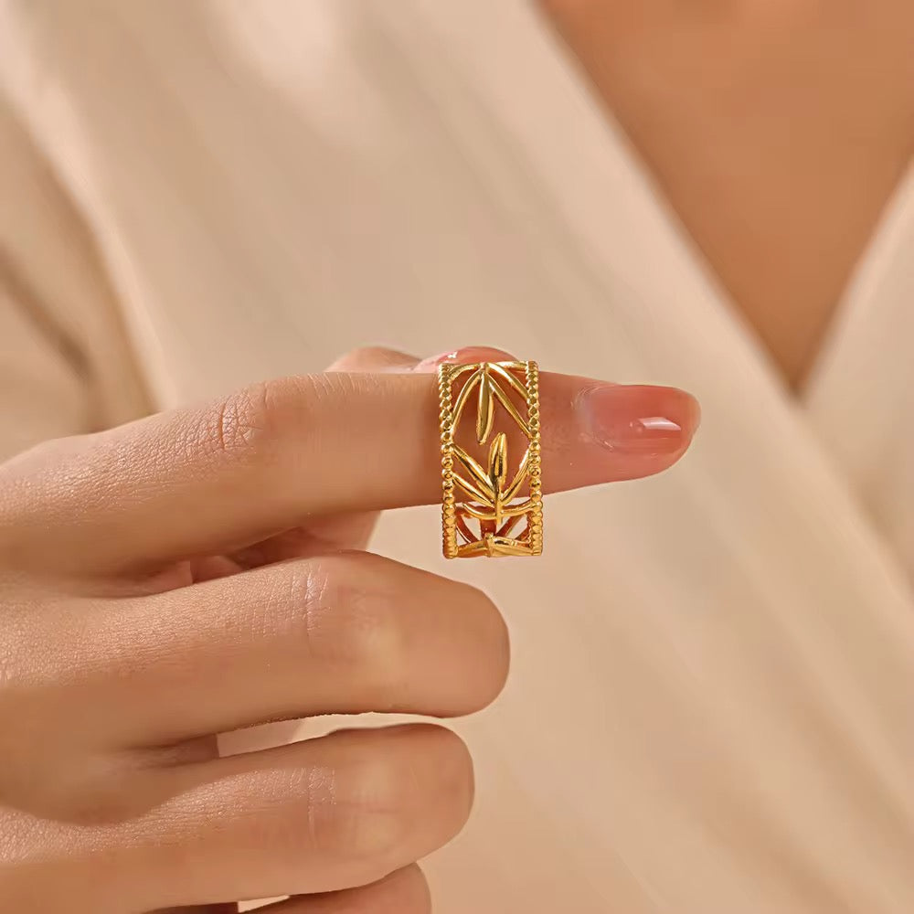 SS 196 Maple Leaf ring adjustable- 18k gold plated stainless steel - Anti tarnish - Wholesale