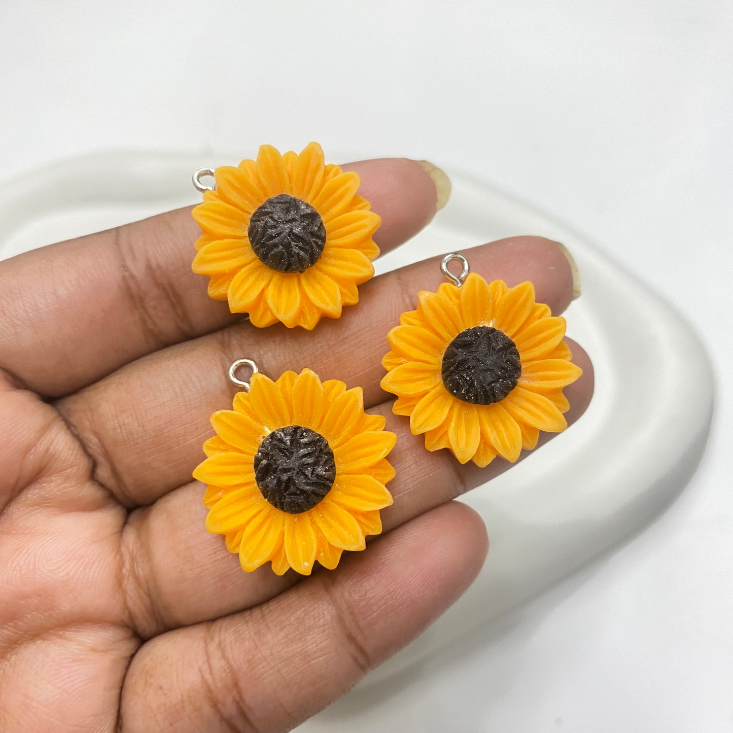 RC 1288 sunflower resin charm - per piece