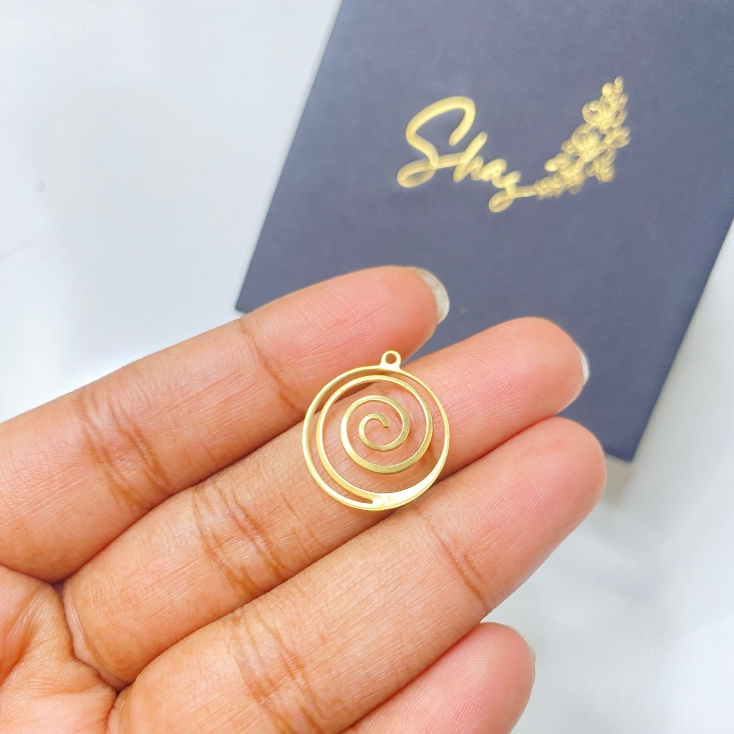 SS 90 Swirl charm ( 1 pc )