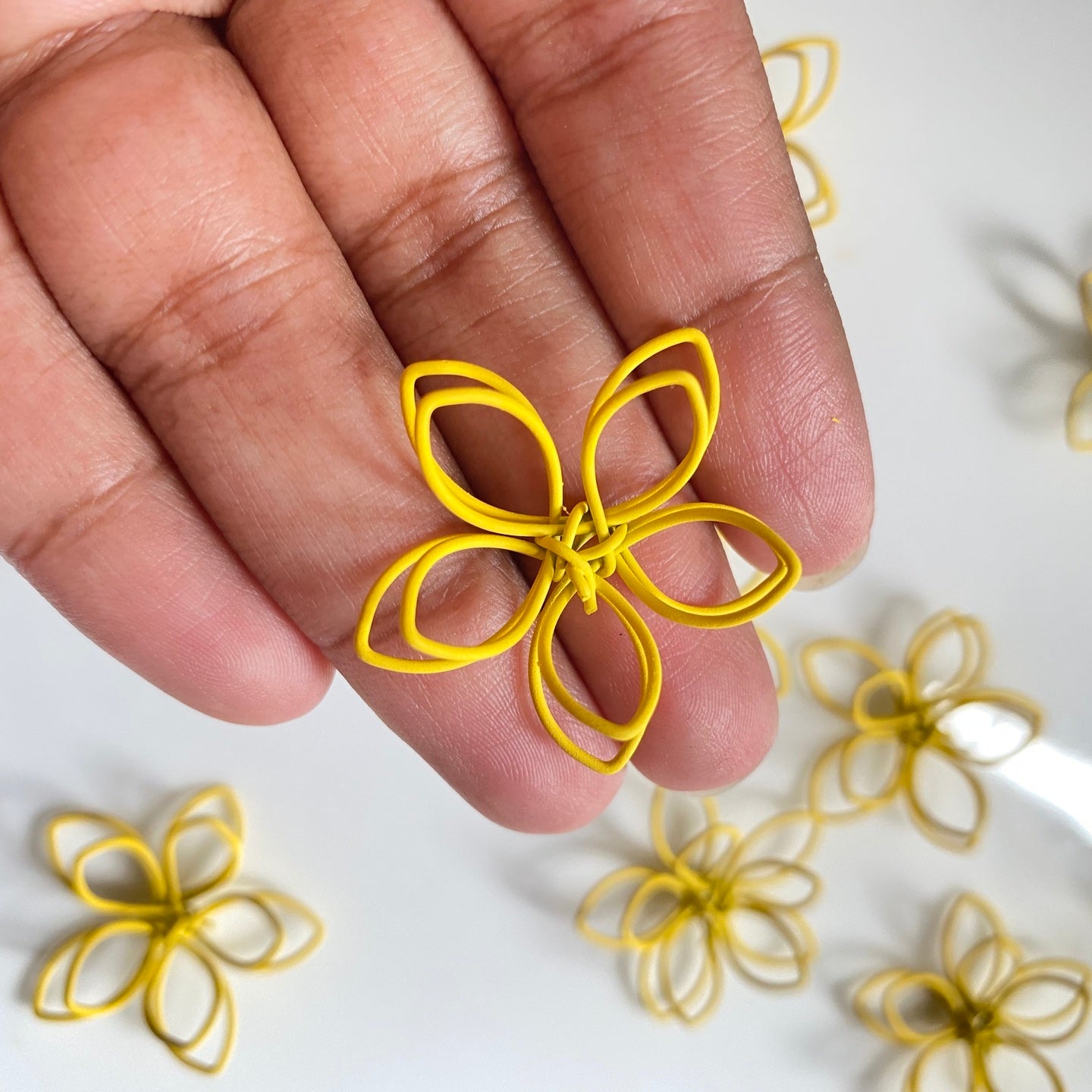 SS 363 Yellow flower charm