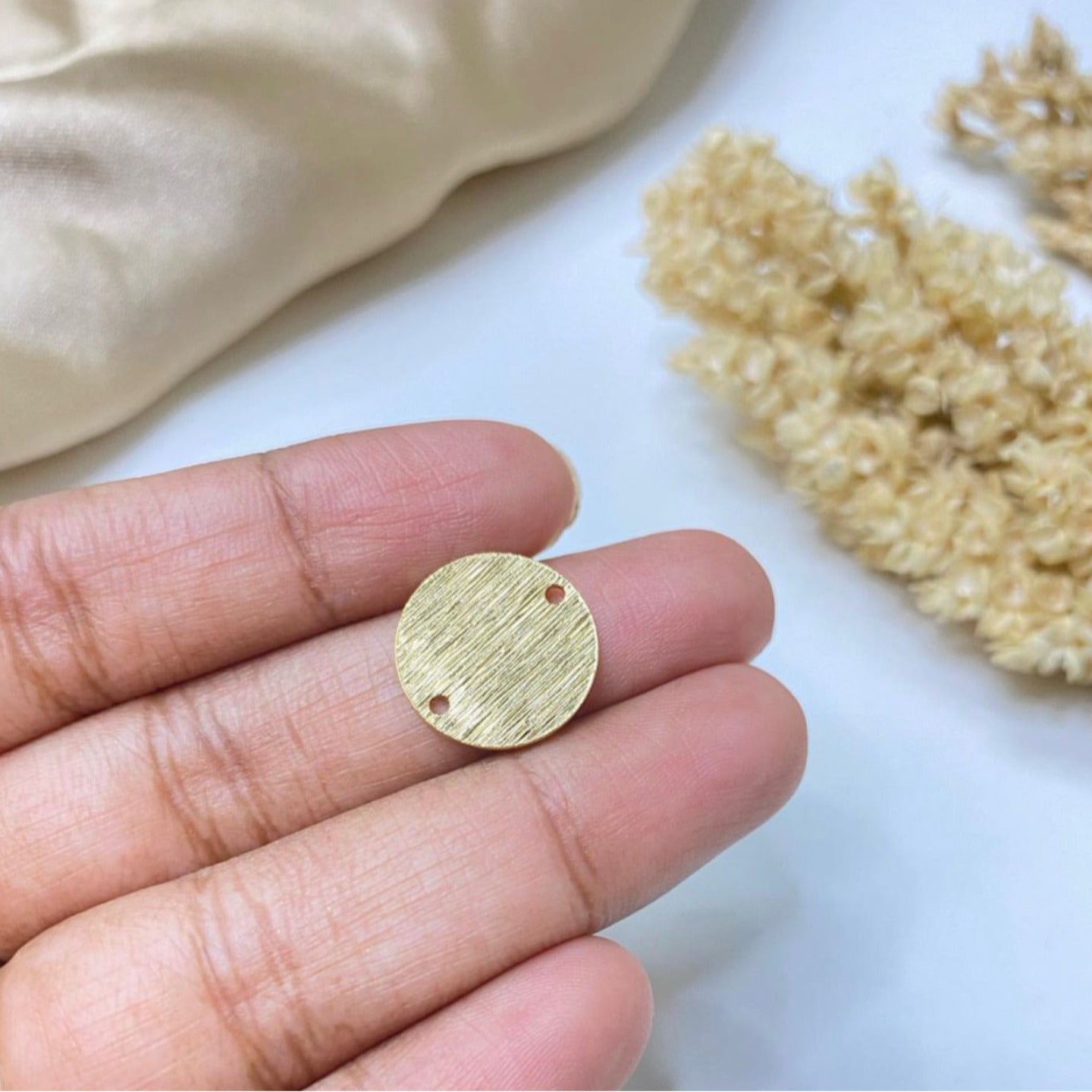 SS 133 Textured round Connector