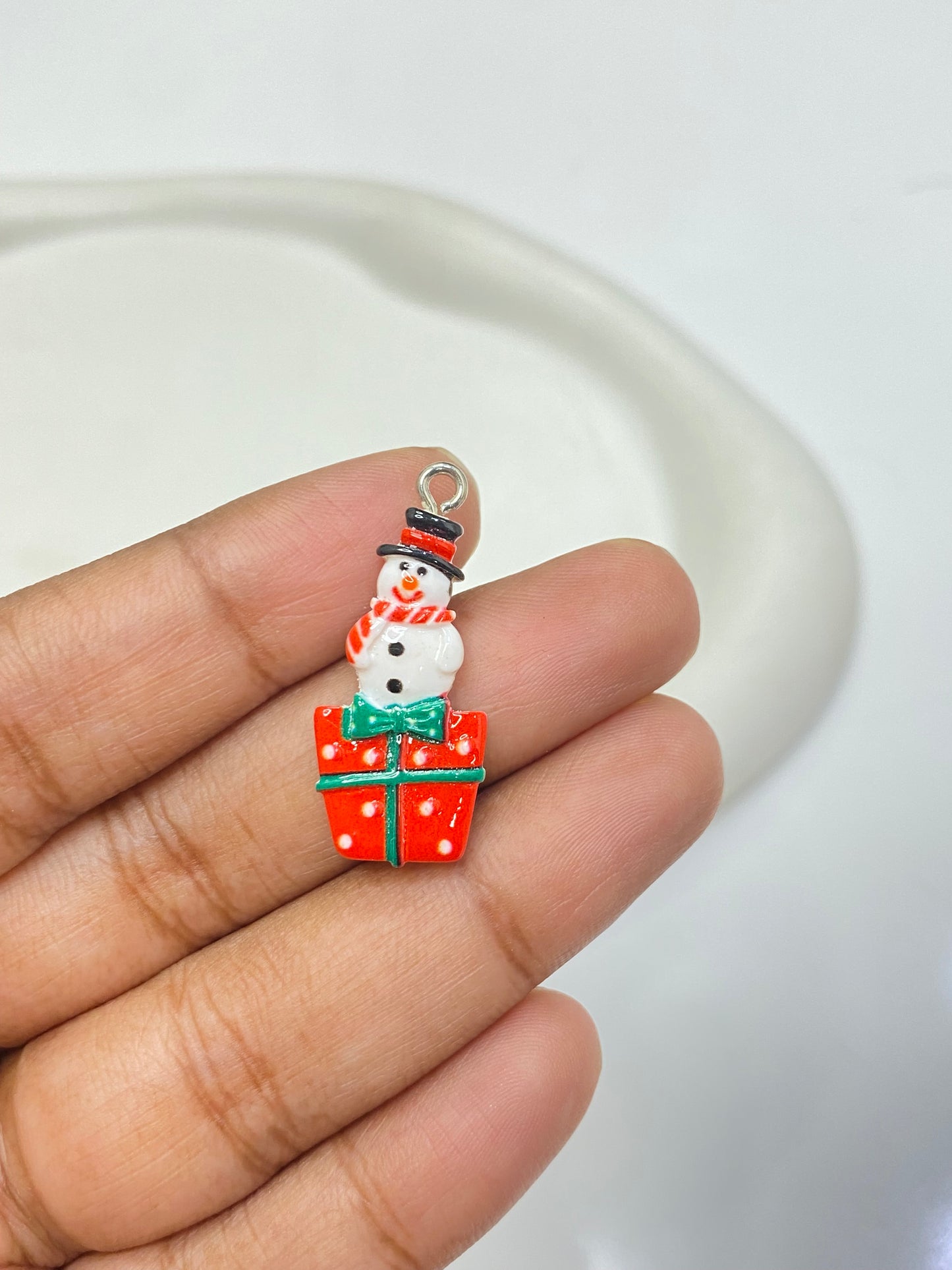 BRC 012 (B) Snowman gift box resin charm with hook ( 1 pc )