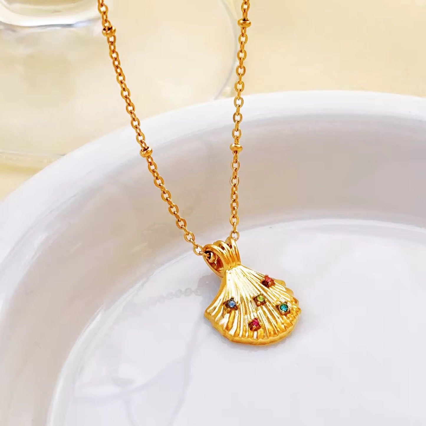 SJ 727 Colourful Zircon Scallop Necklace - 18k Gold PVD plated stainless steel - Anti tarnish