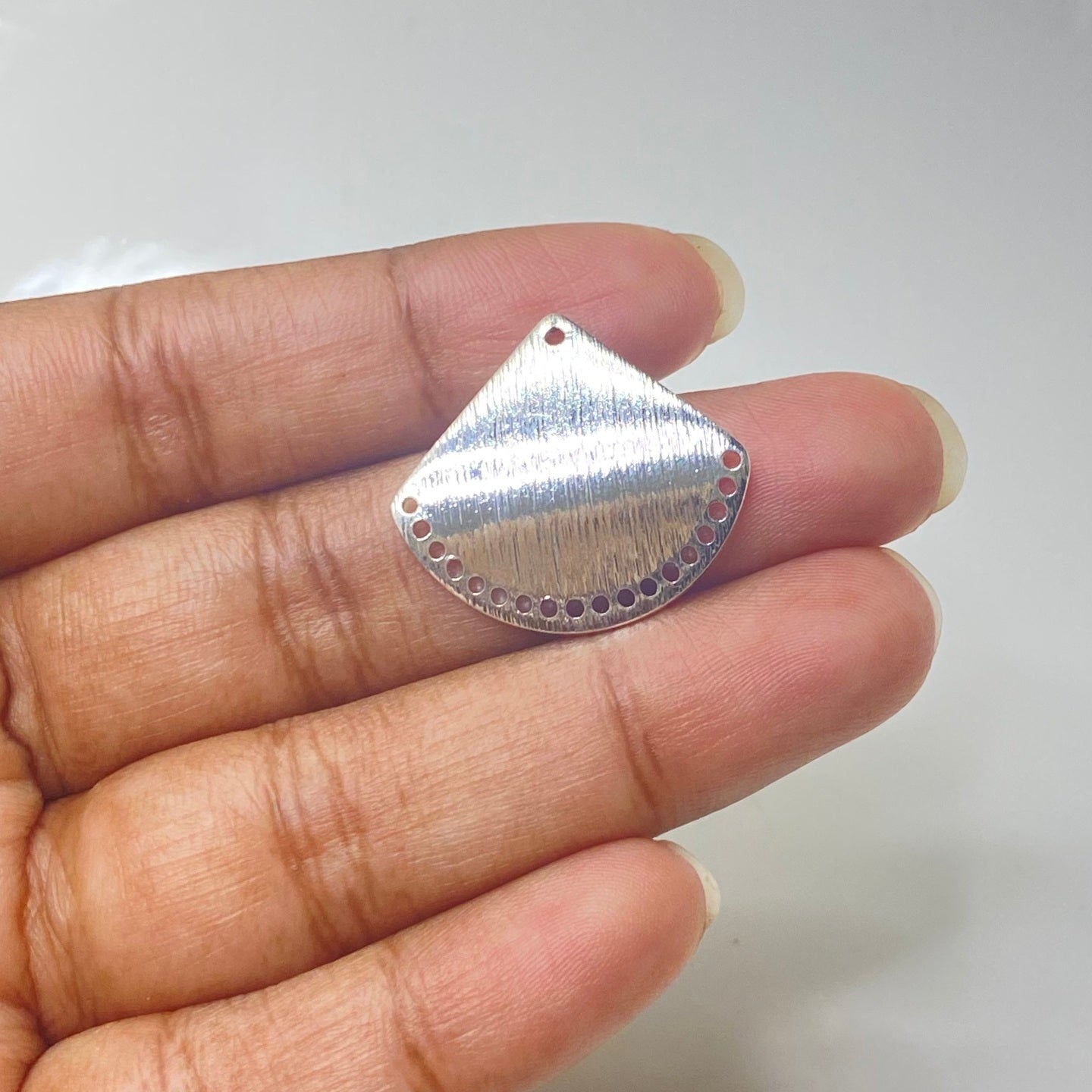 SS 295- Textured Triangle silver plated connector