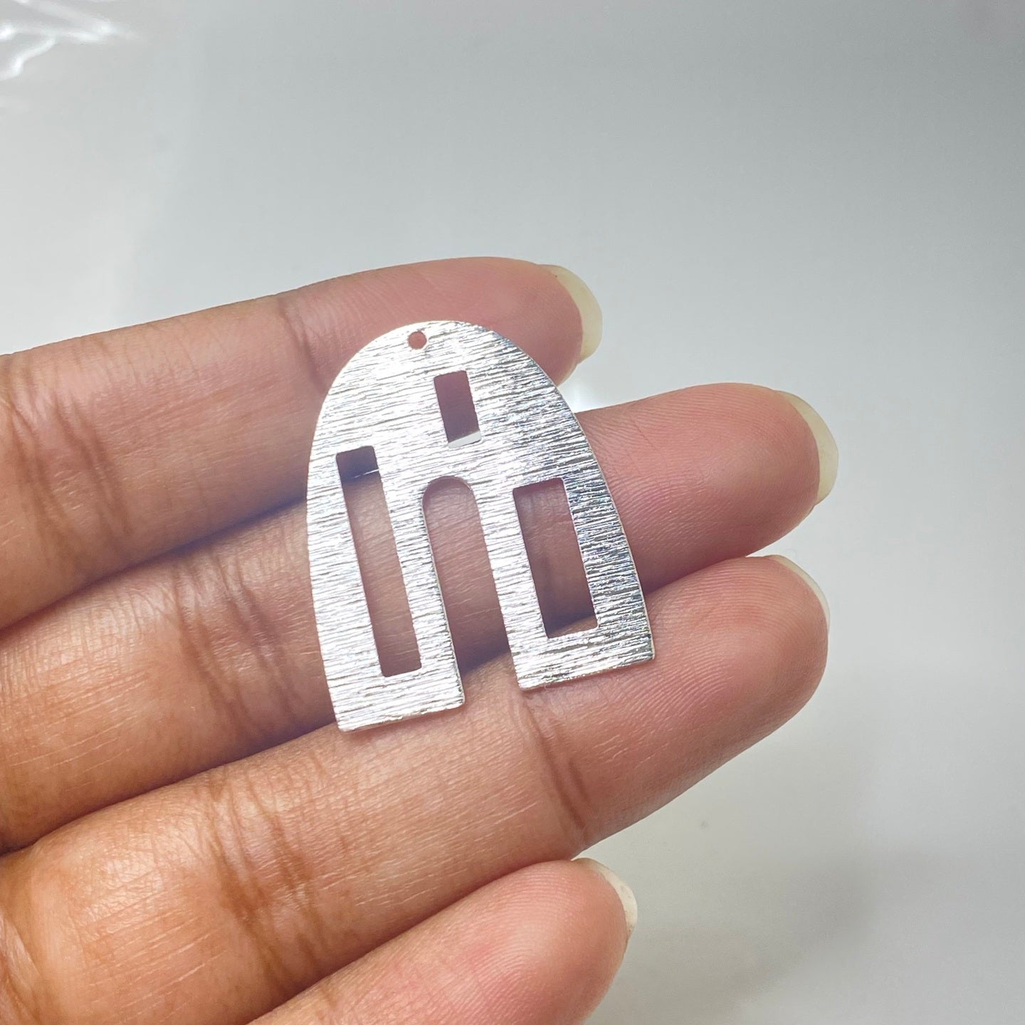 S279 Textured U shaped silver plated charm