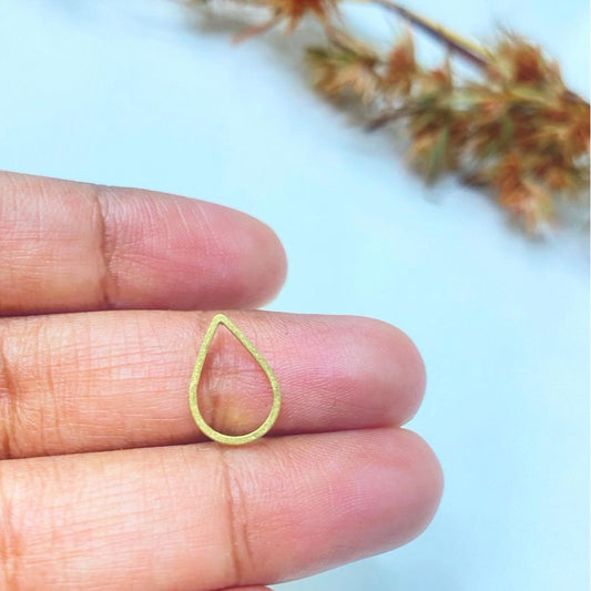 BC03K Drop charm (1 PC) RAW BRASS