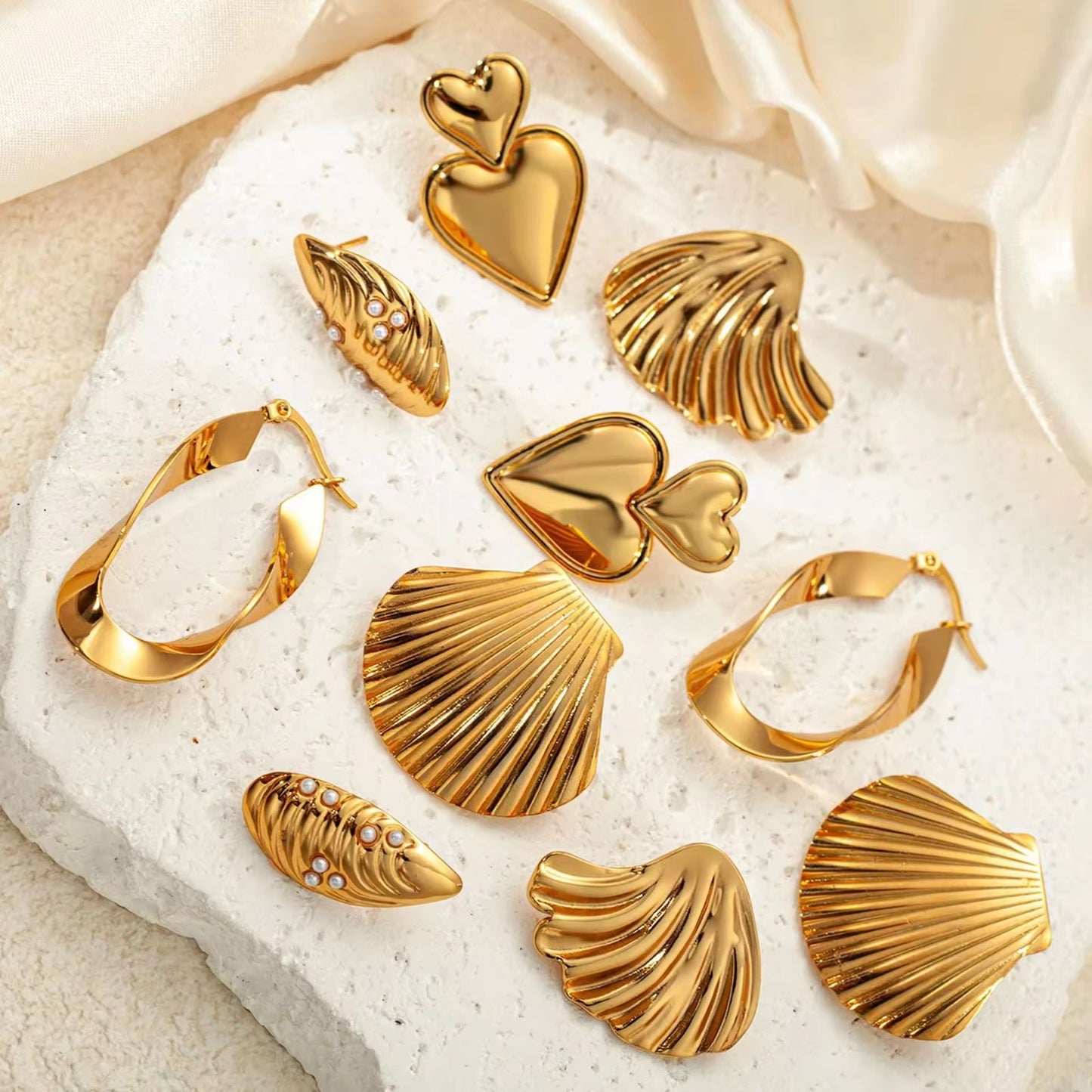 SJ 671 Shell Stud Earring - 18k Gold PVD plated stainless steel - Anti tarnish