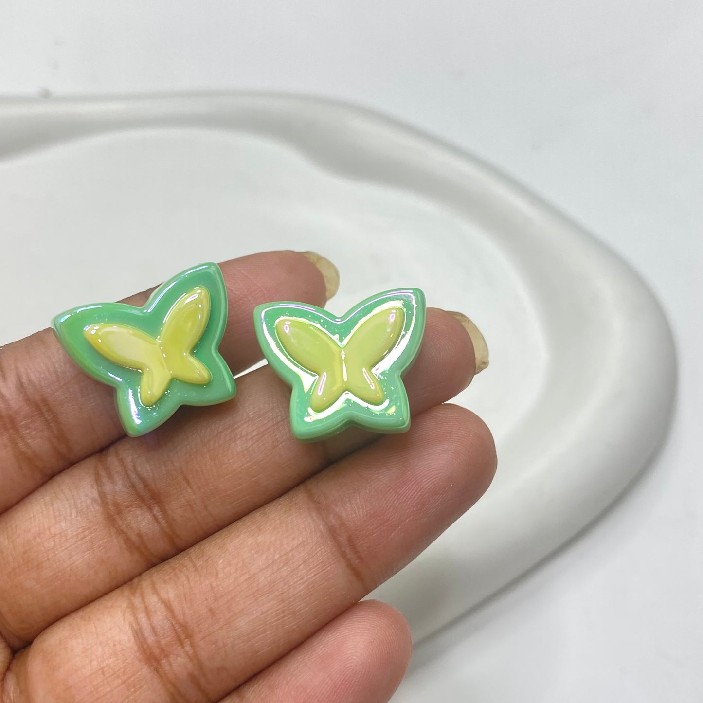 BBB 140 (E) Green shiny butterfly Acrylic bead (1PC)