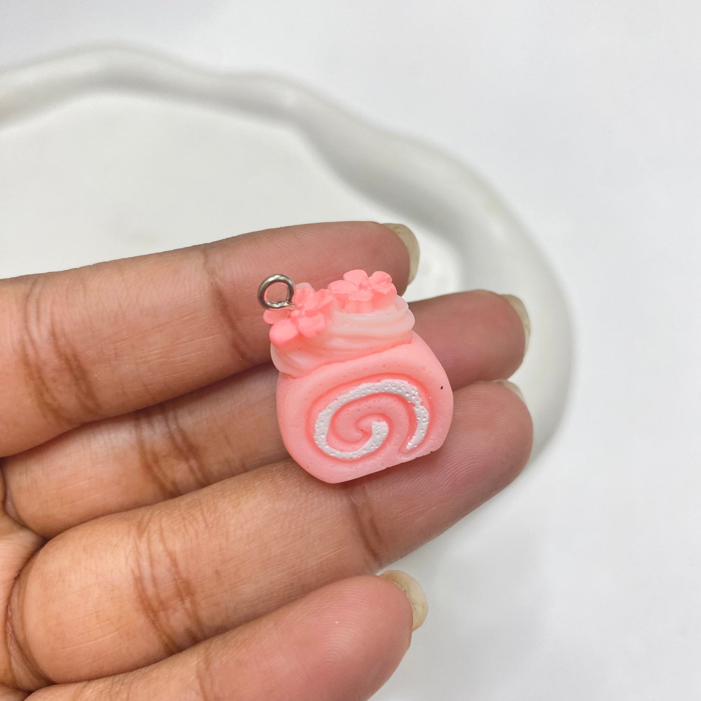 RC 1762 Swiss role cake resin charm ( 1 pc ) with hook