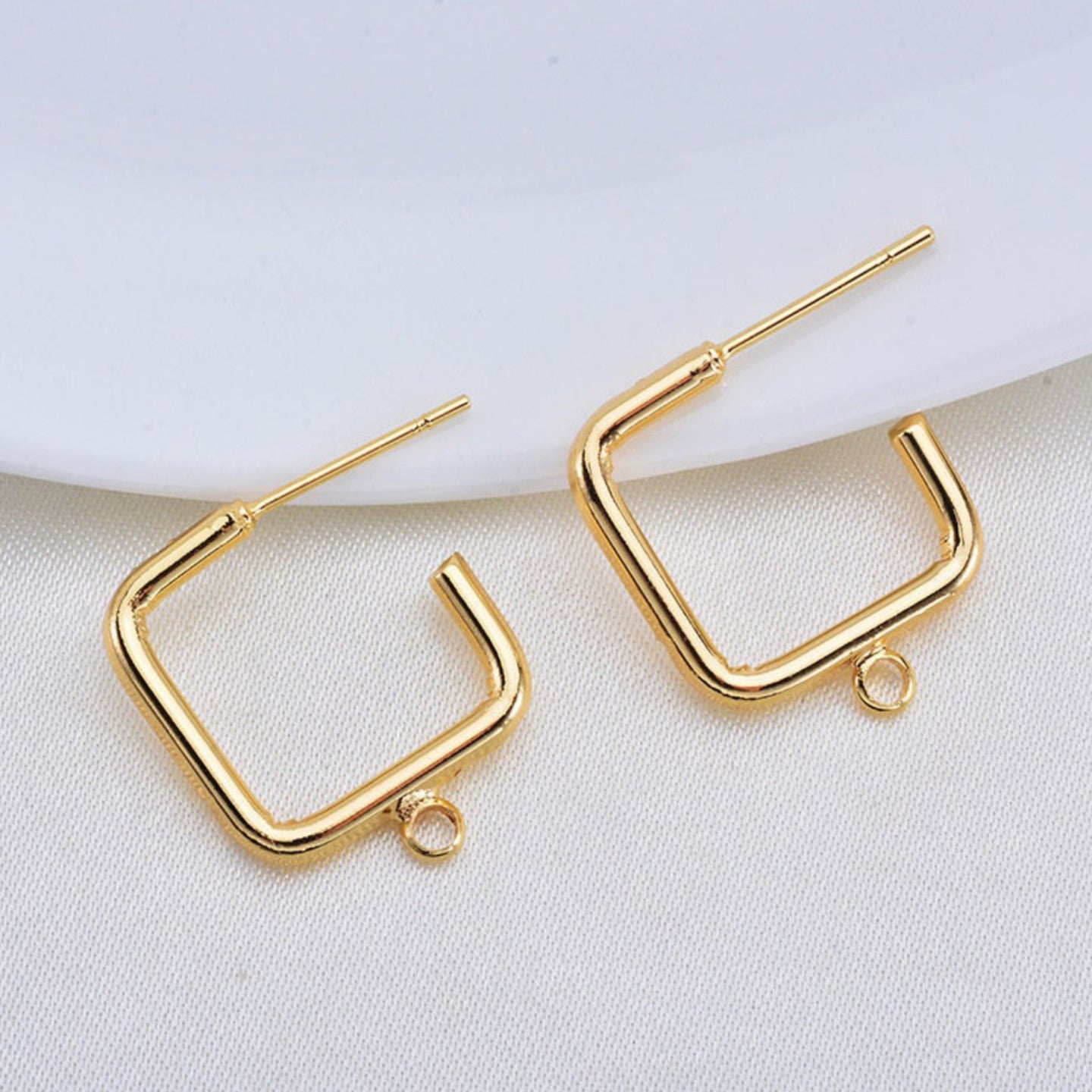 GP 870 - 18k gold plated square stud ( 2 pc ) Anti tarnish