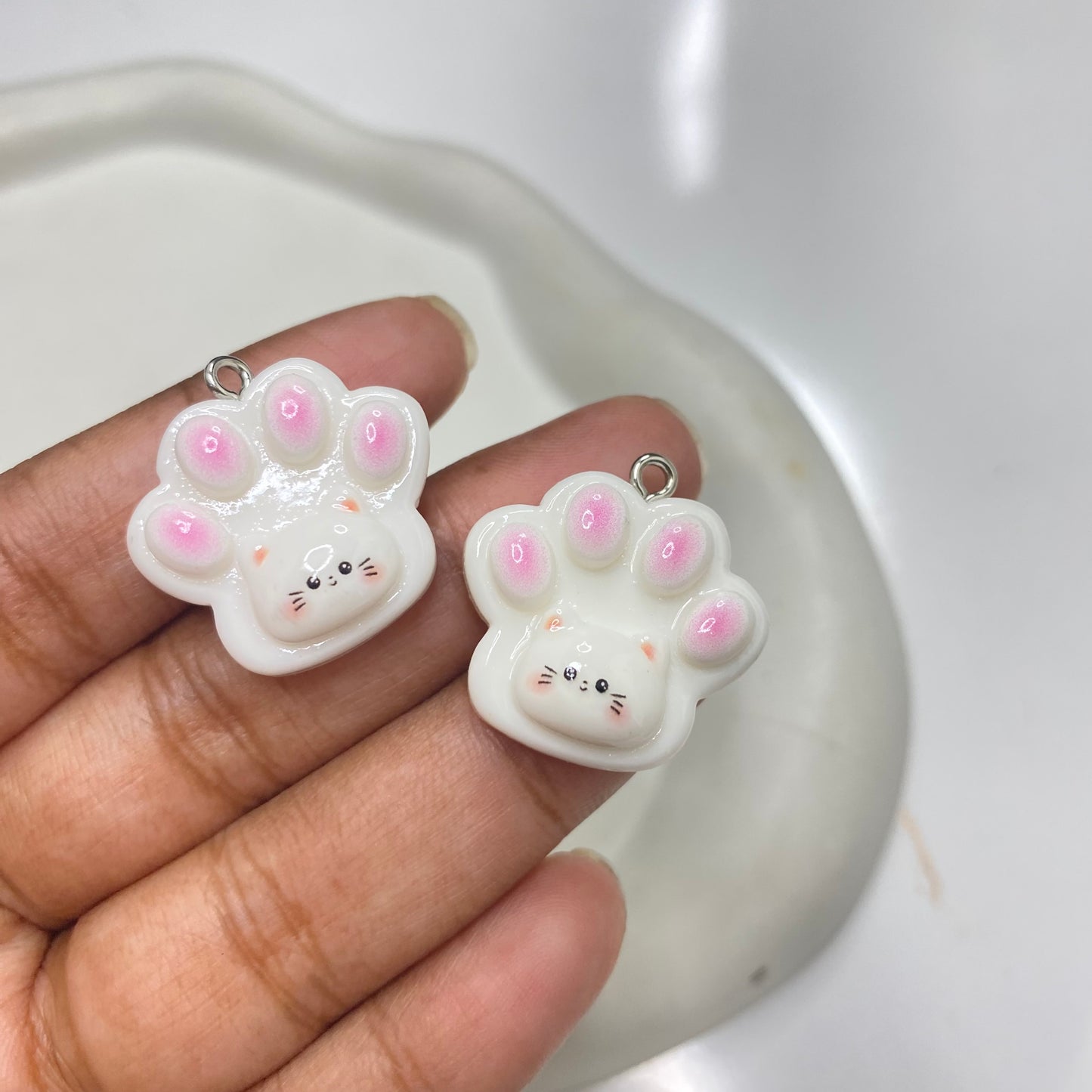 RC 2218 White Cat paw Resin charm with hook ( 1 pc )
