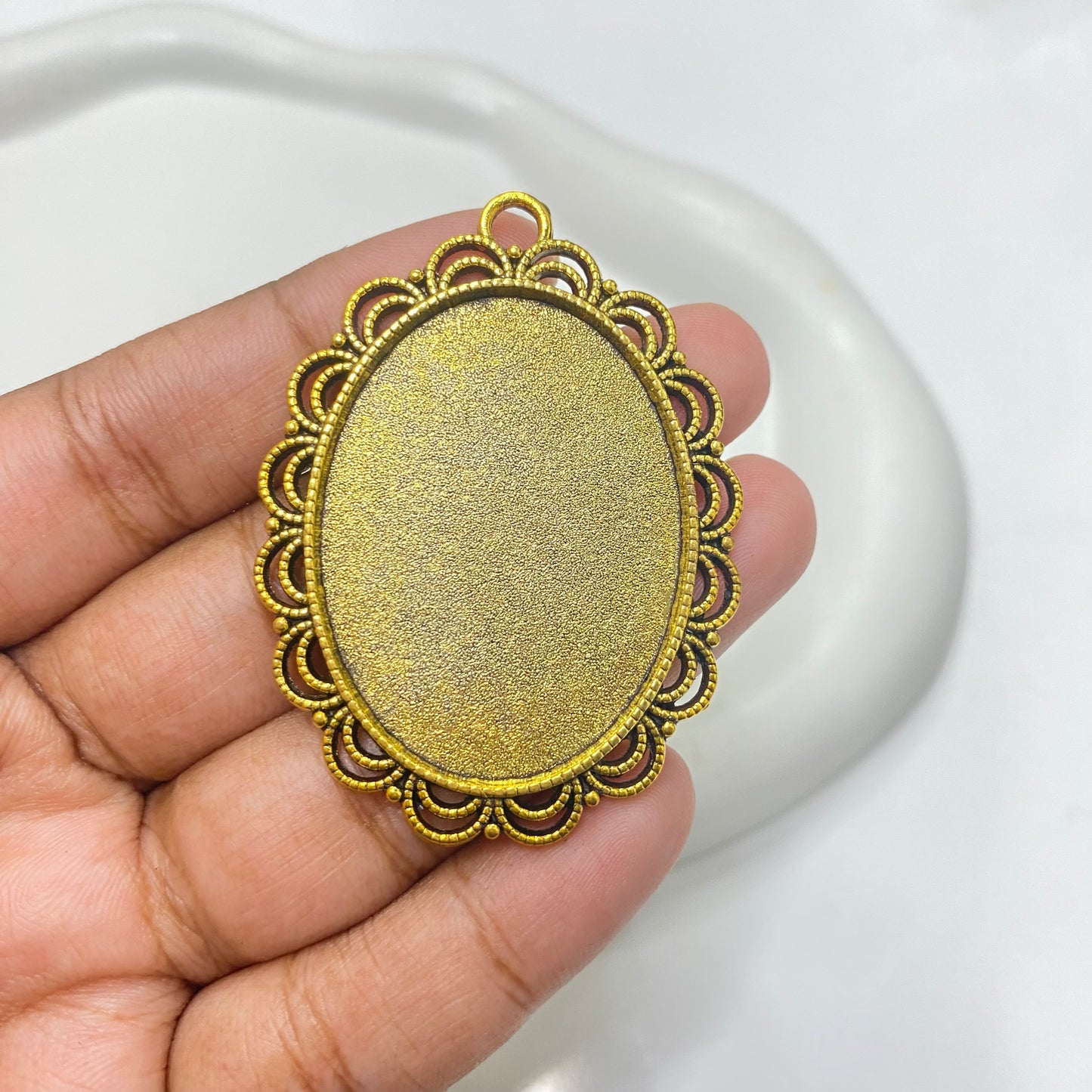 CB 1324 Antique gold cameo pendant - per piece