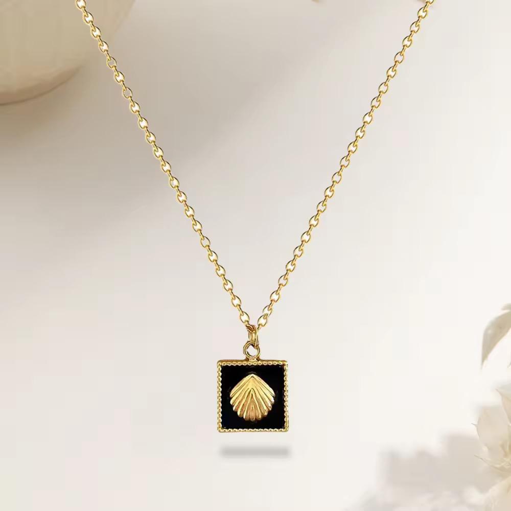 NSJ45C MidNight Shell Square Necklace 18k Gold PVD plated