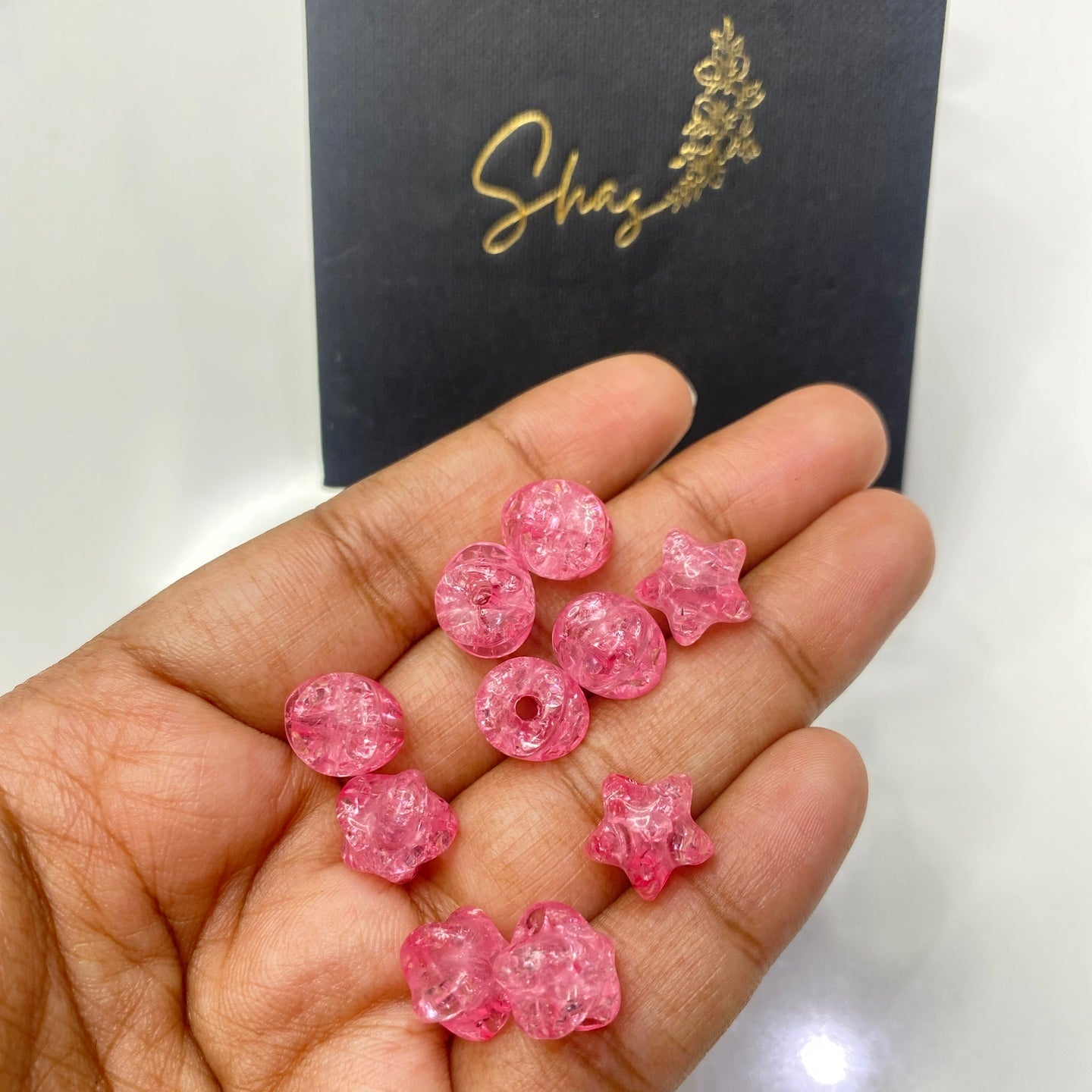 BBB 75 (c) bright pink star crackle acrylic bead ( 1 pc )