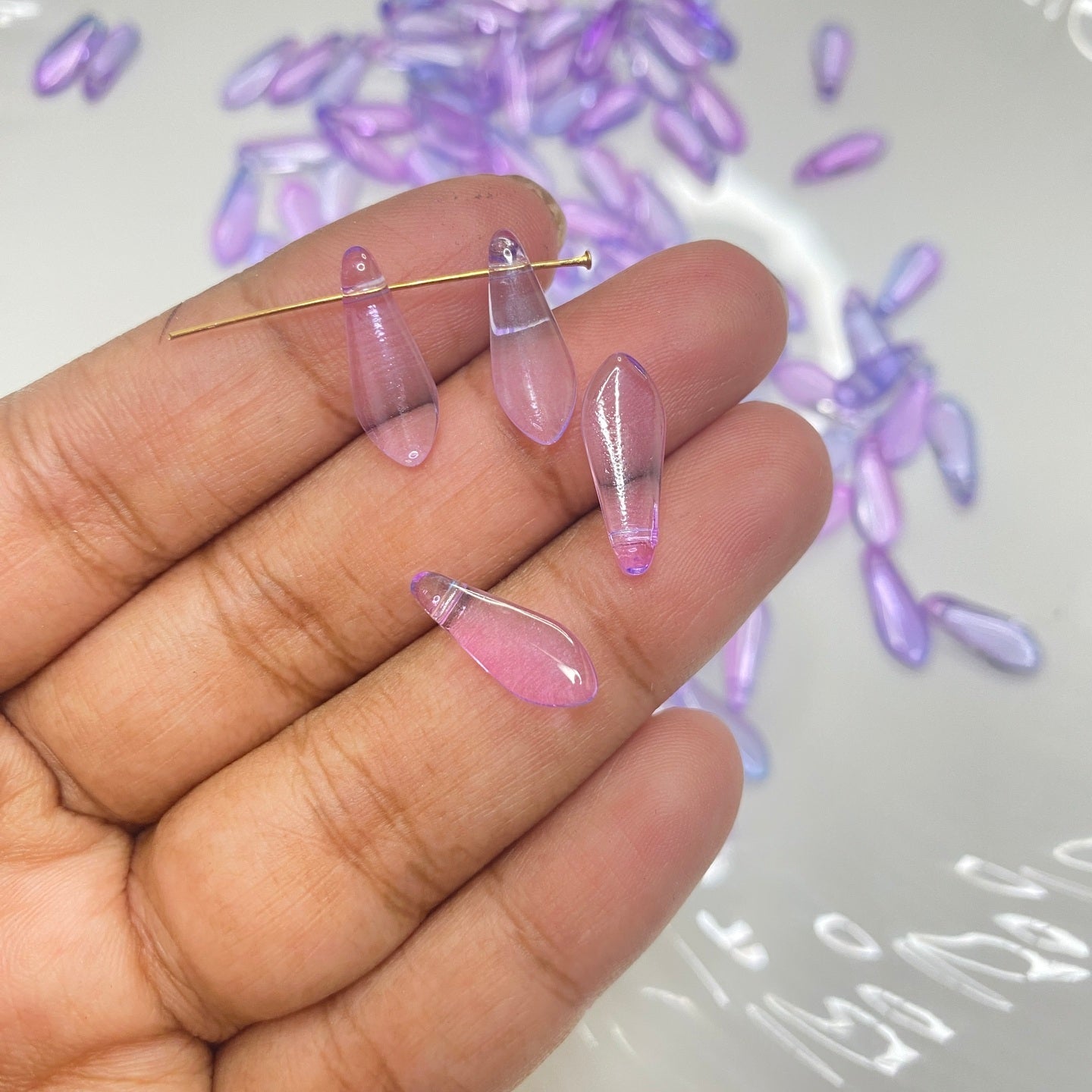 GB578 purplish blue long drop glass bead