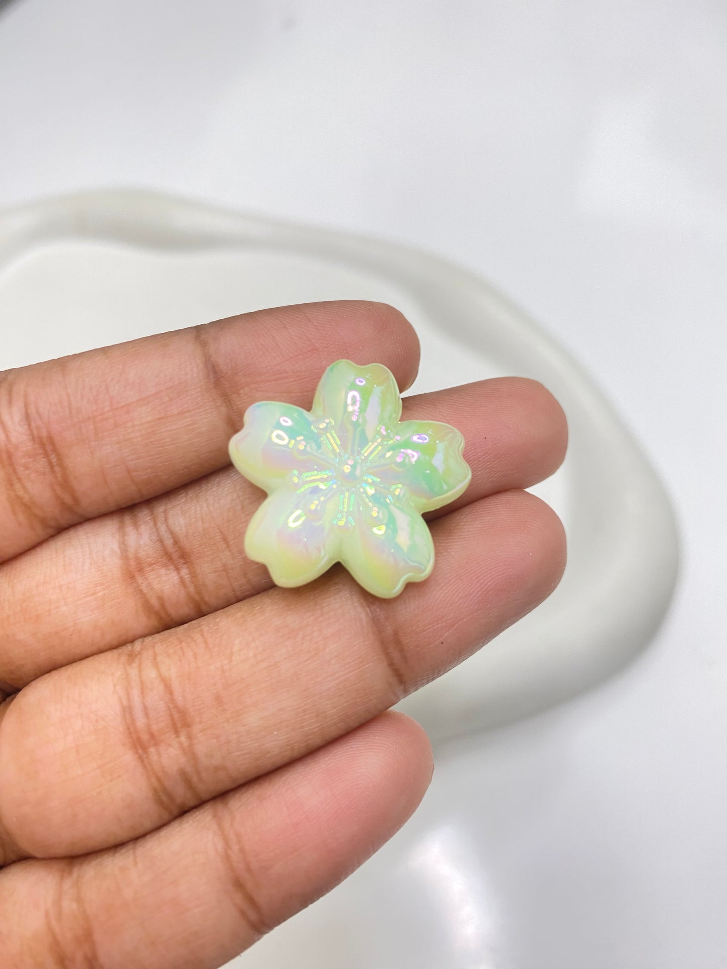 BBB 167 (F) Green blossom 🌸 flower shiny irrediscent luminous Acrylic bead ( 1 pc )