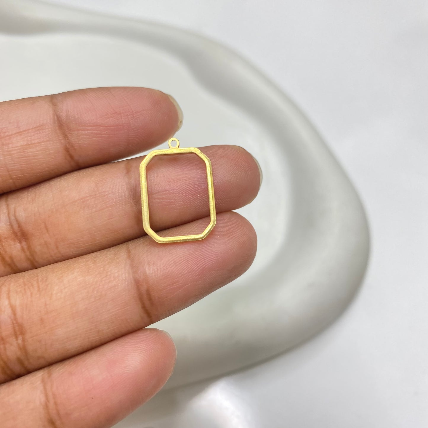 B 1832 Hollow rectangle charm ( 1 pc )