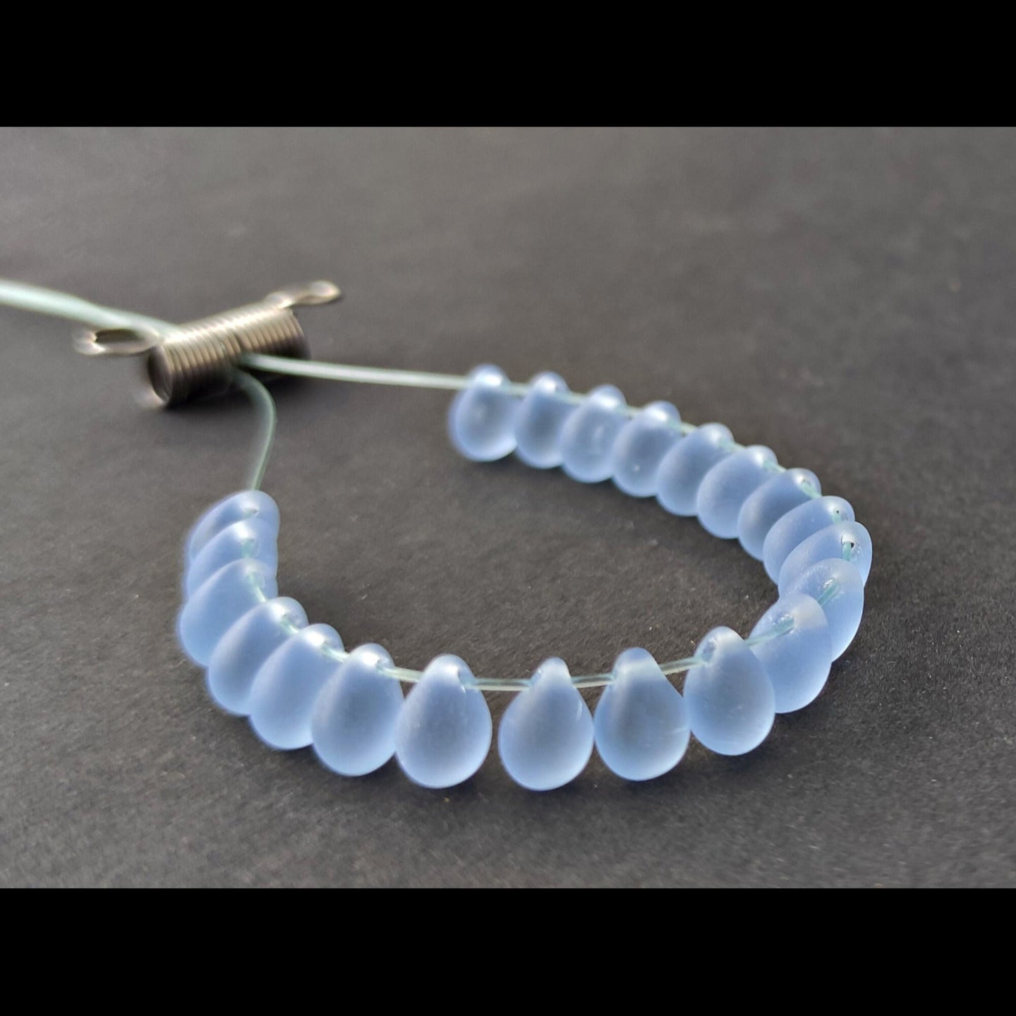 BBB 104 (D) Light blue Czech glass bead - (1PC)