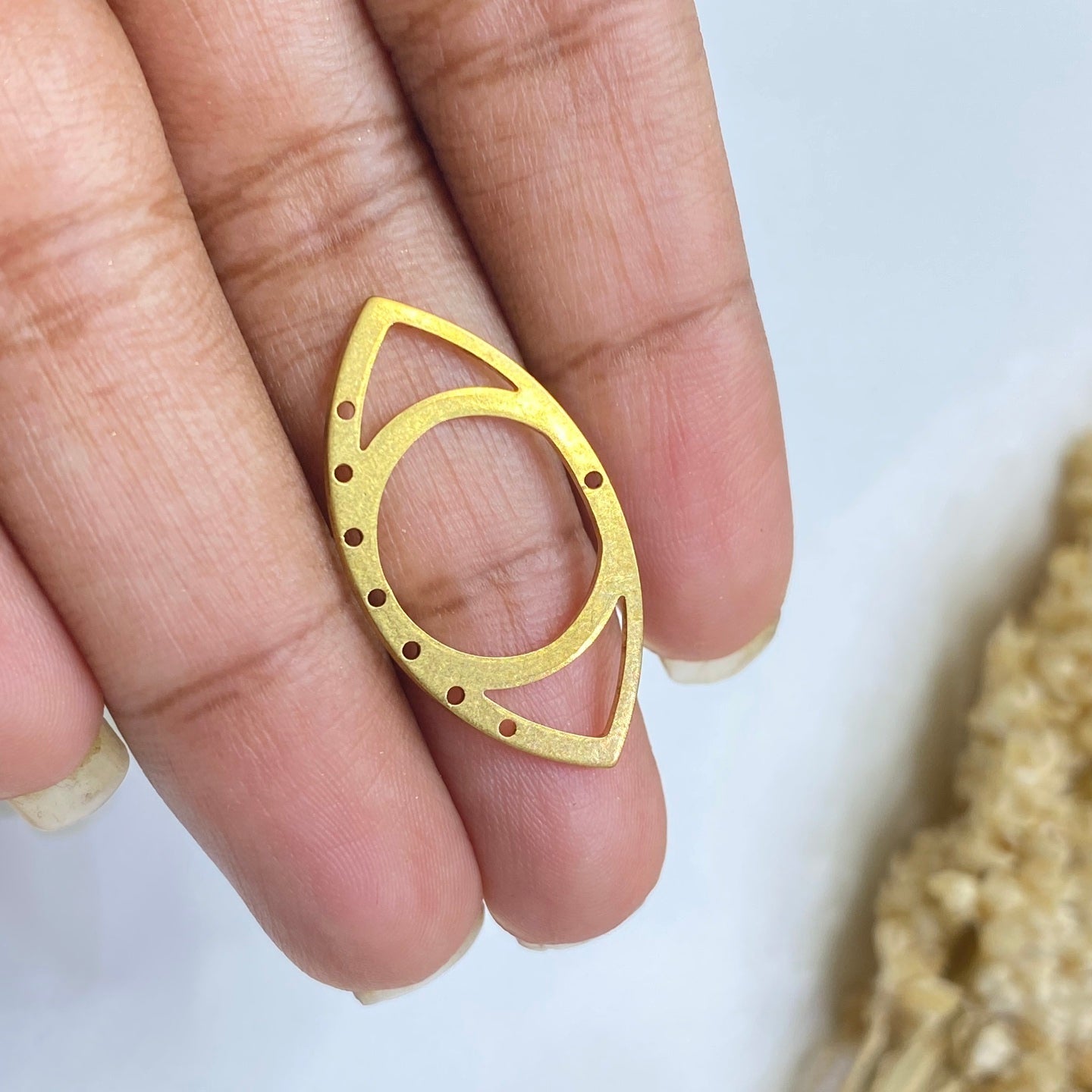 SS 111 Evil eye connector