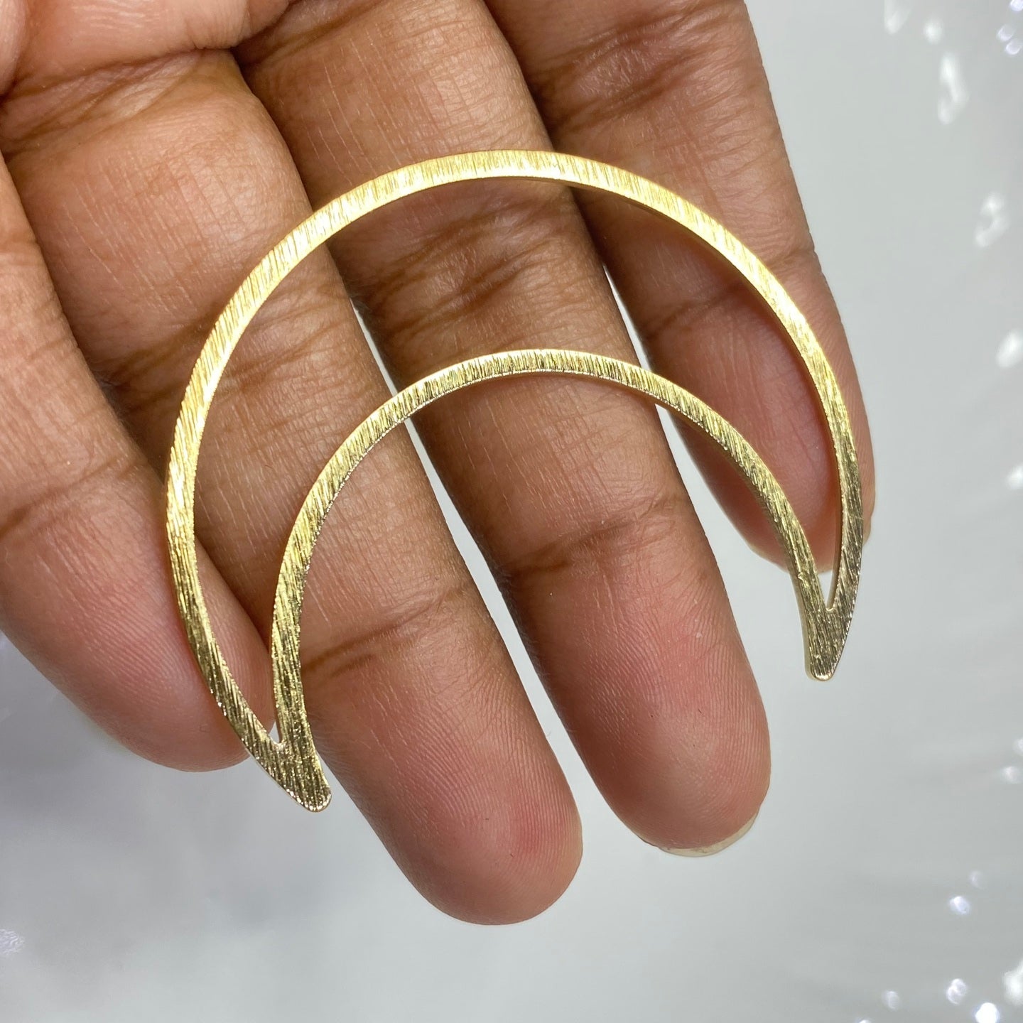 SS 48 Textured big moon charm ( 1 pc )