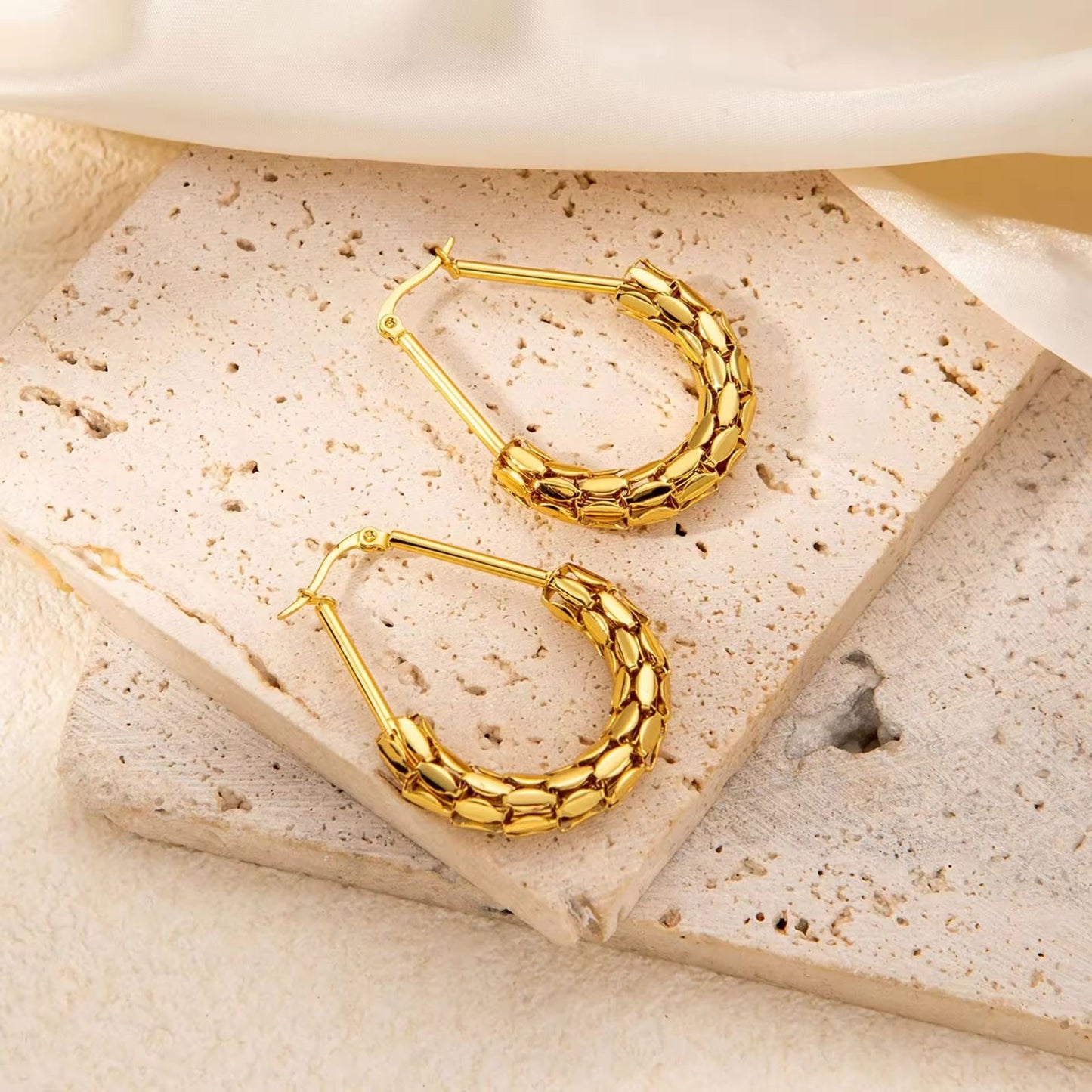 SJ 687 Retro Irregular Hoop Earring - 18k Gold PVD plated stainless steel - Anti tarnish