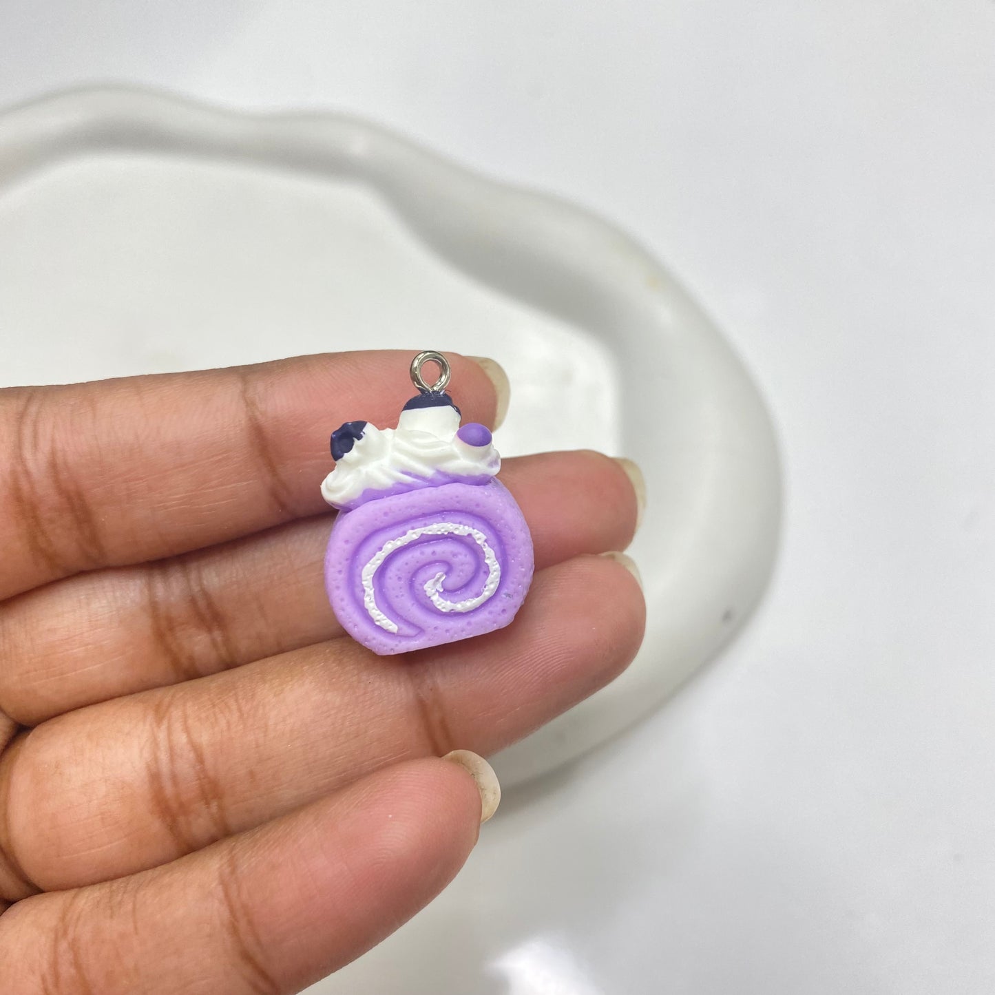 RC 1763 Swiss role cake resin charm ( 1 pc ) with hook