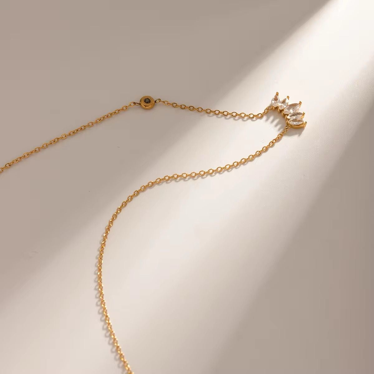 Ss 213 zircon dainty chain
-18k gold plated stainless steel - Anti tarnish - Wholesale