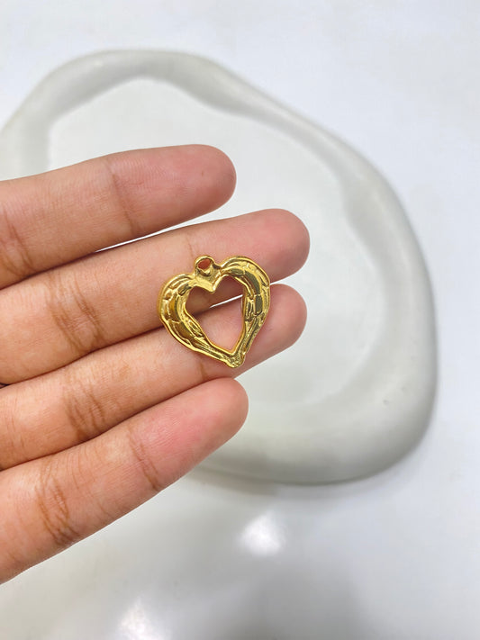 SS 2555 Heart charm 18k gold plated stainless steel ( 1 piece ) Anti tarnish