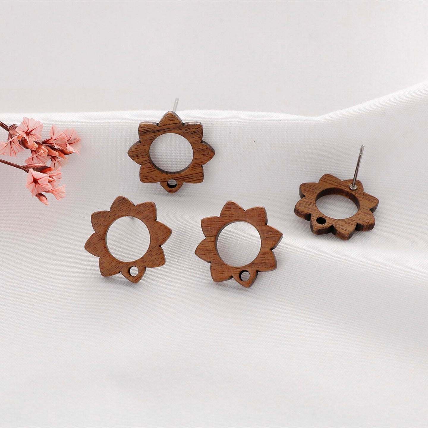 SS 788 flower wood post per pair