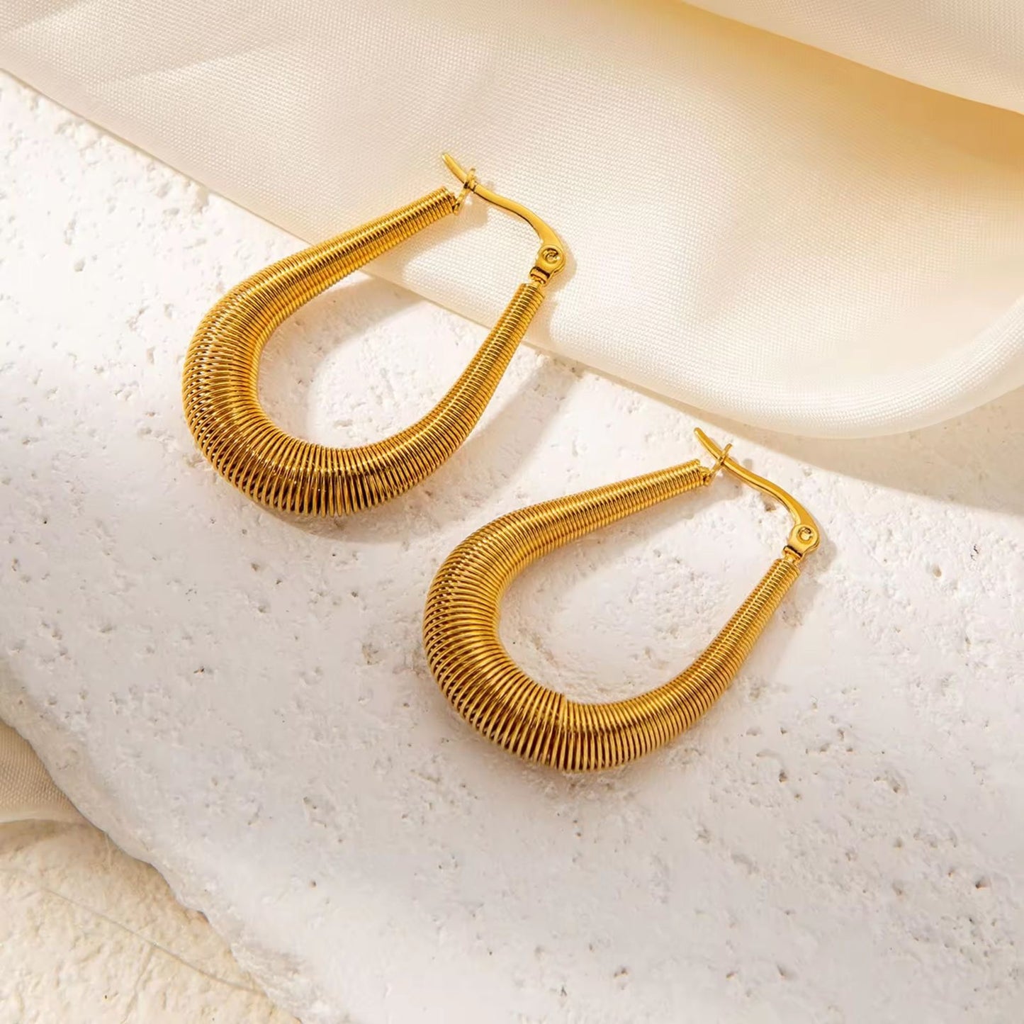 SJ 684 Creative U shape Hoop Earring - 18k Gold PVD plated stainless steel - Anti tarnish