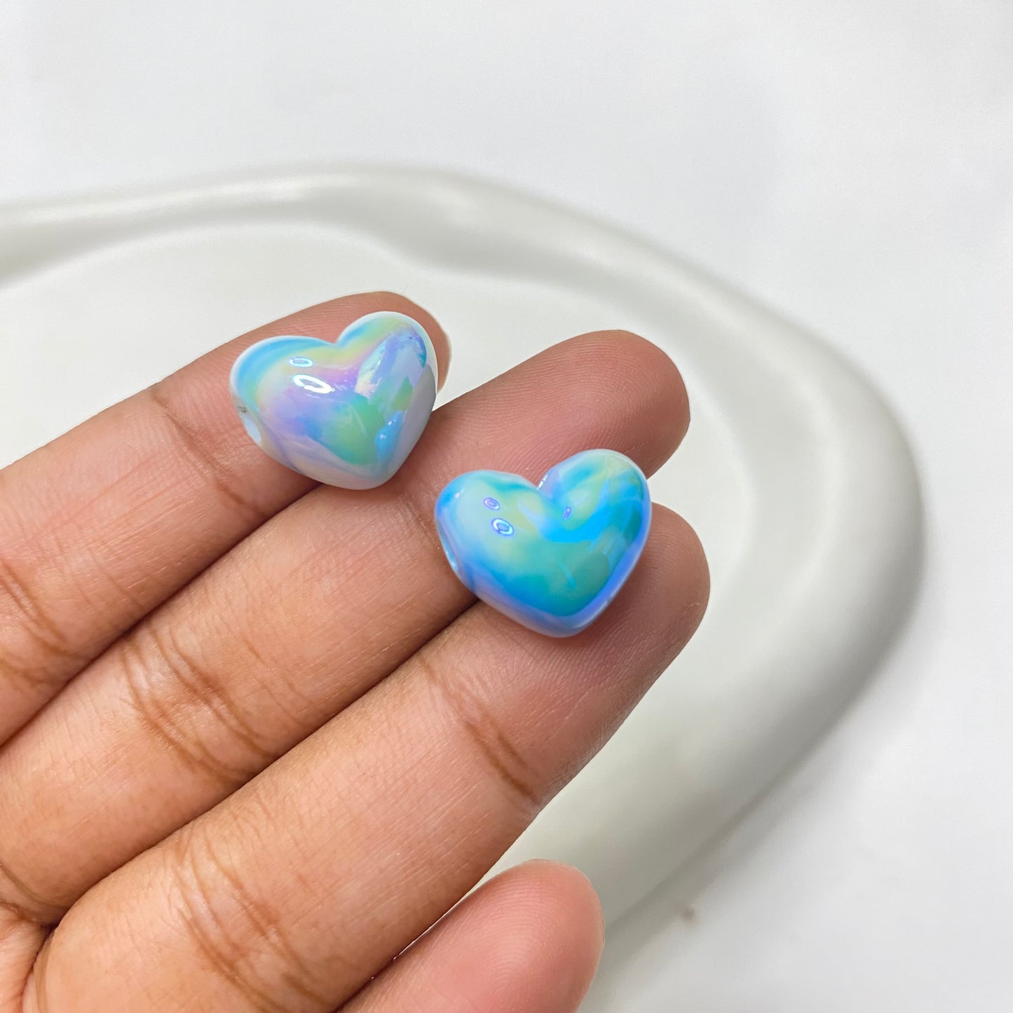 BBB 131 (E) Heart rainbow uv plated shiny irrediscent Acrylic bead (1PC)