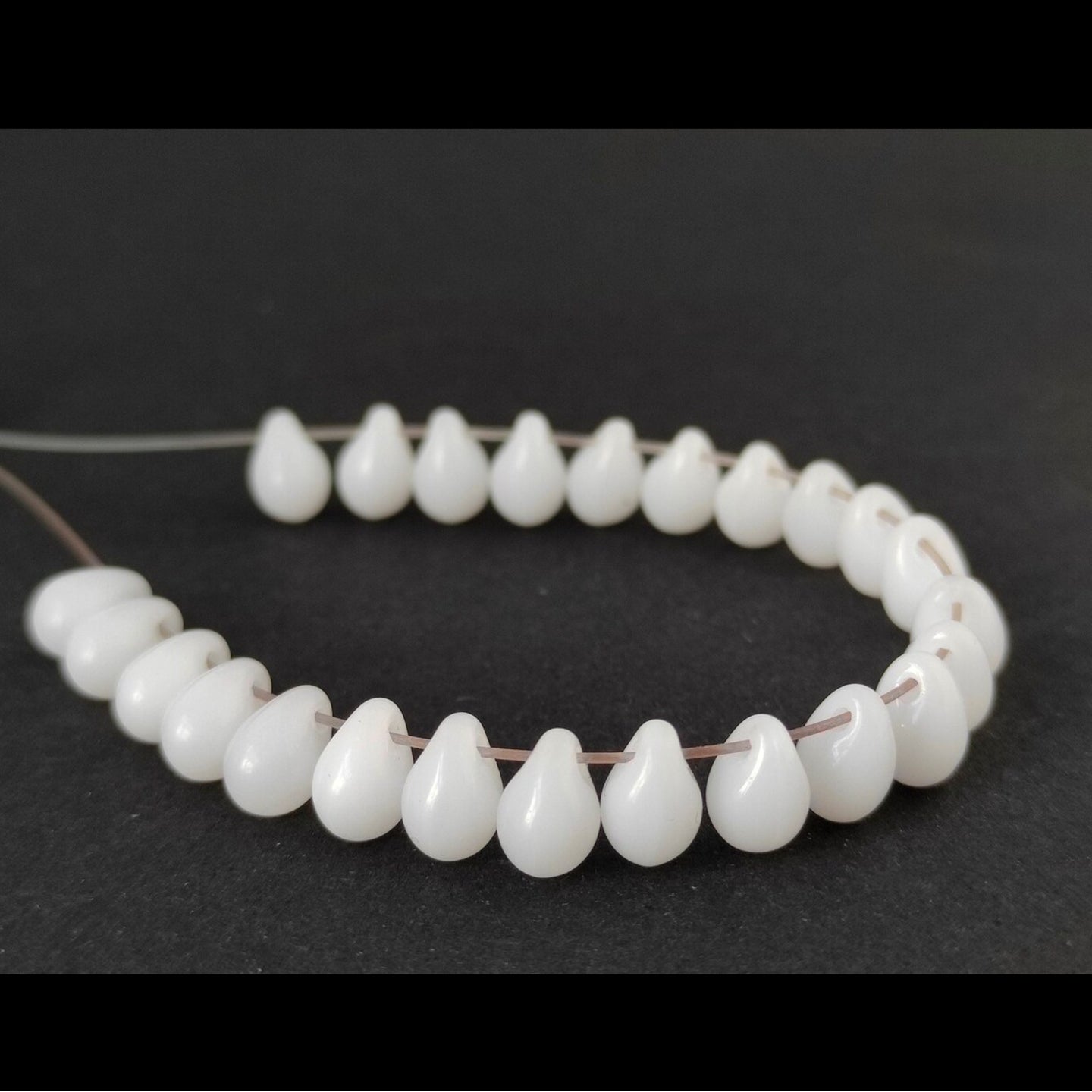 BBB 104 (C) Milky white Czech glass bead (1PC)