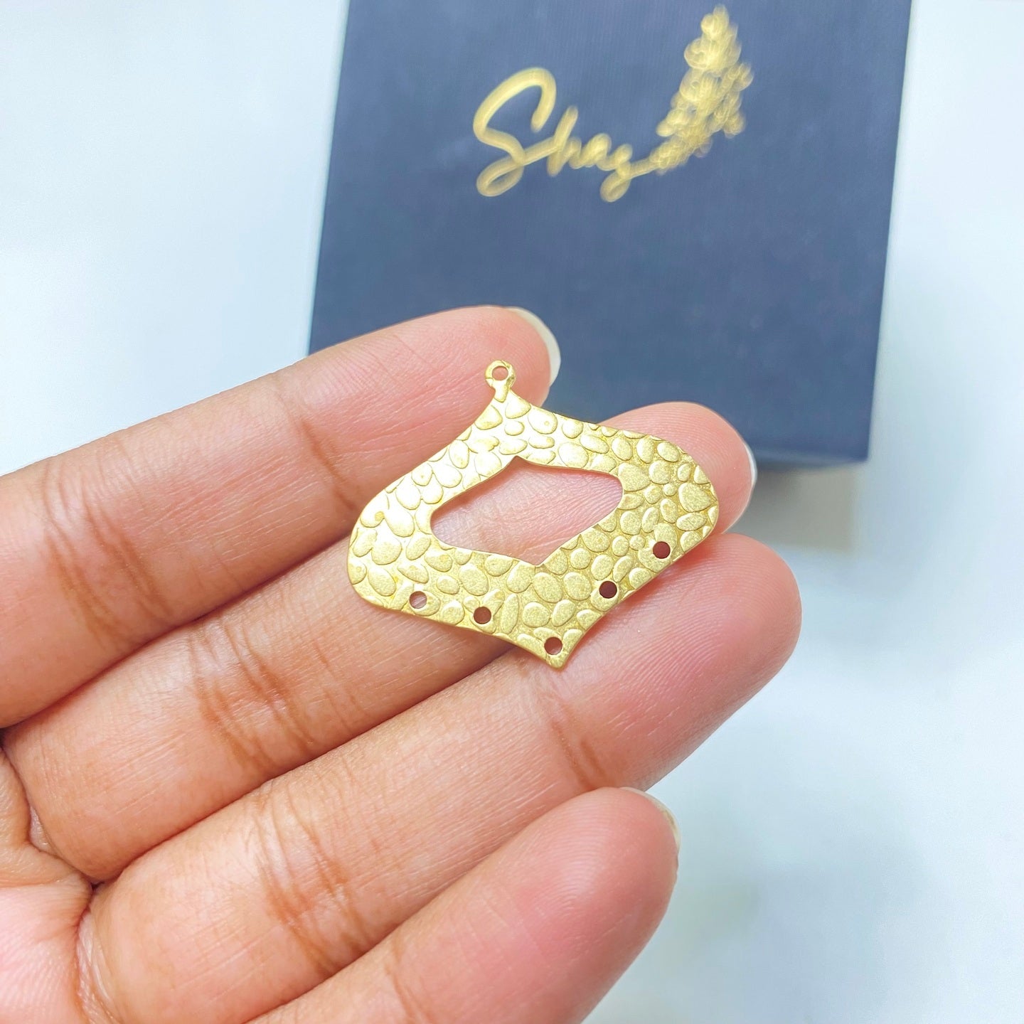 SS 68 Textured Teardrop connector ( 1 pc )