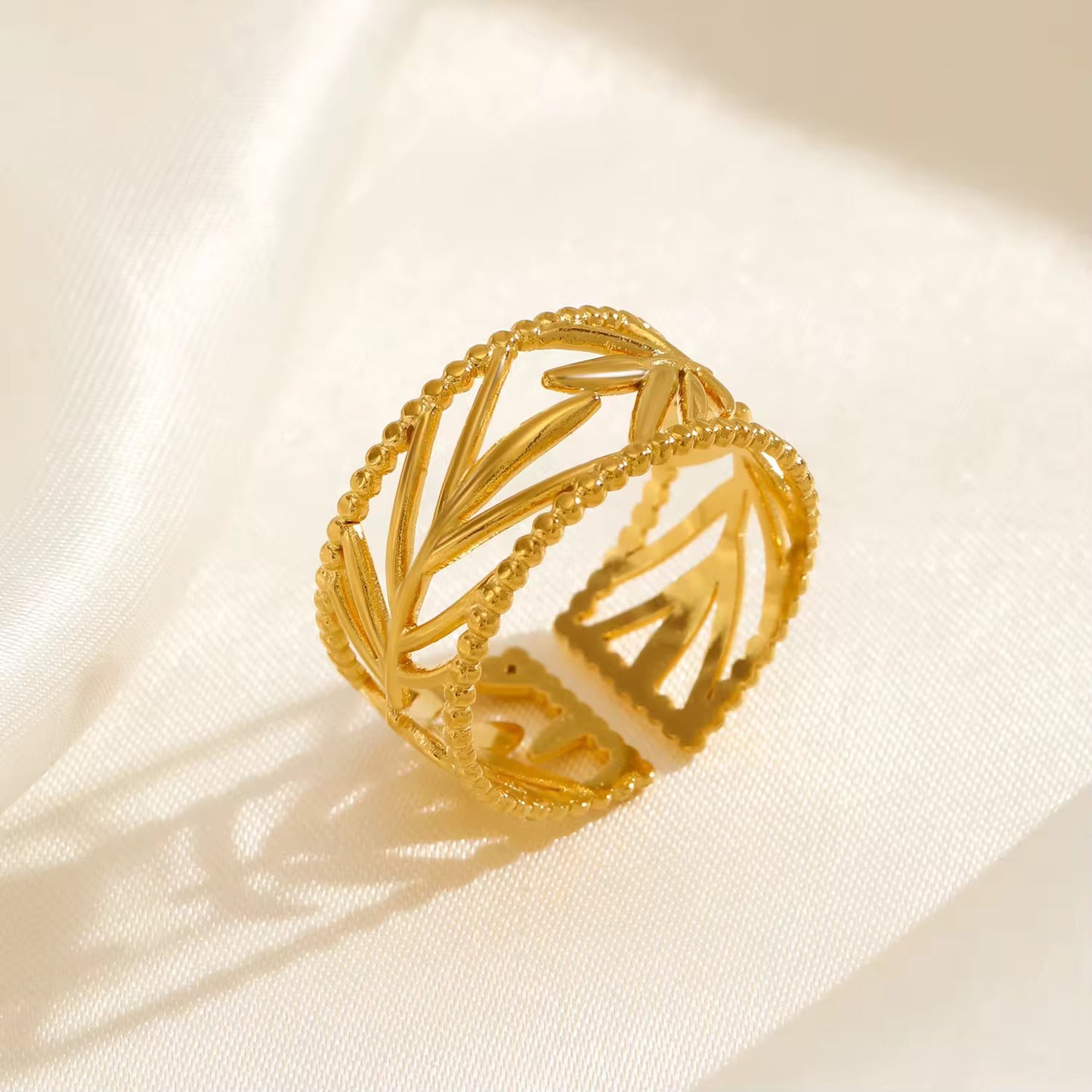 SS 196 Maple Leaf ring adjustable- 18k gold plated stainless steel - Anti tarnish - Wholesale