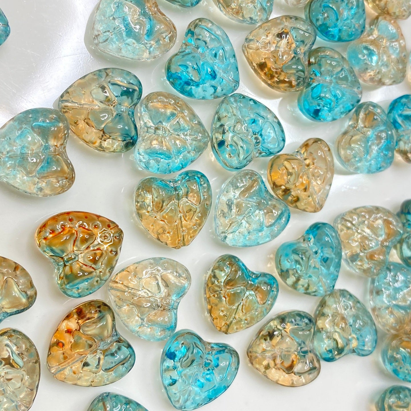 GB625 Holographic dual tone heart with bow engraved glass bead